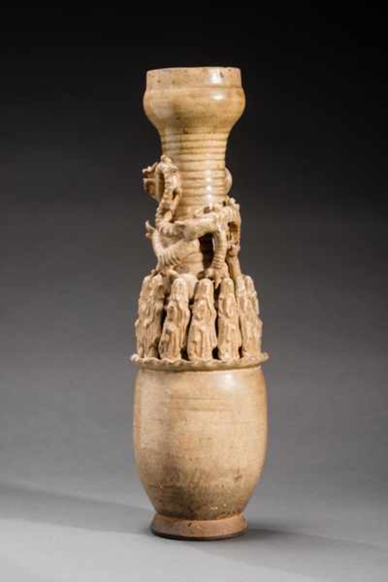 TALL BURIAL VASE Glazed ceramic. China, Song dynasty(12th/13th cent.)墓葬瓶Cf. nos. 58, 59, 60. Here - Image 2 of 5