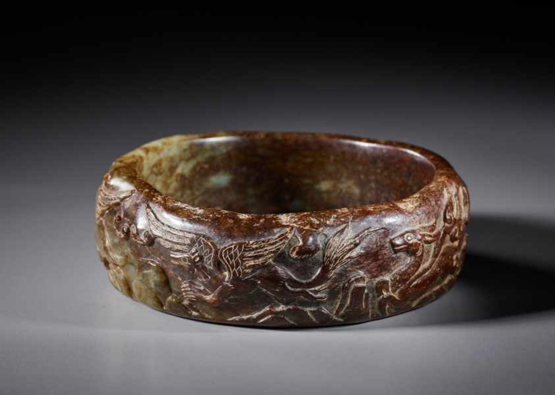 BRACELET (ZHUO) WITH MYSTICAL ANIMALS Jade. China, late Ming to early Qing, 17th century瑞獸玉鐲A - Bild 2 aus 4