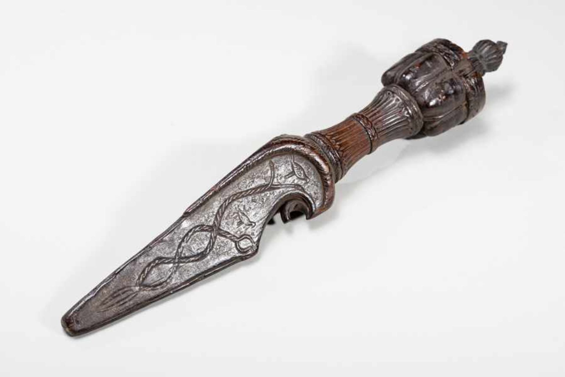 GHOST DAGGER WITH HEADS OF PROTECTIVE DIVINITIES Stained wood. Tibet, 18th to 19th cent.神人首匕首Large - Image 4 of 5