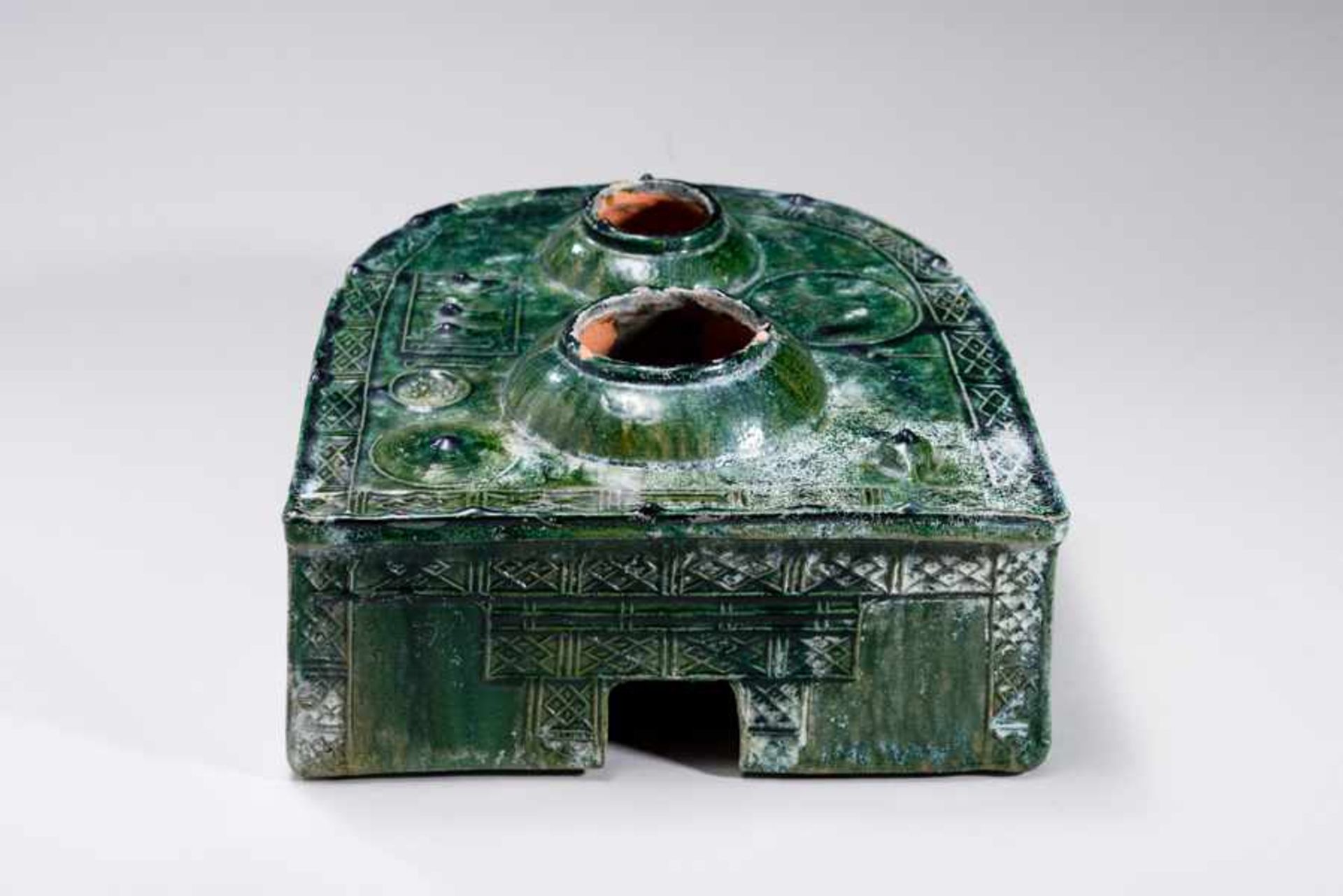 OVEN Glazed ceramic. China, Han dynasty (206 BCE - 220 CE)陶爐Fine, slightly curved form. Fascinating, - Image 3 of 5