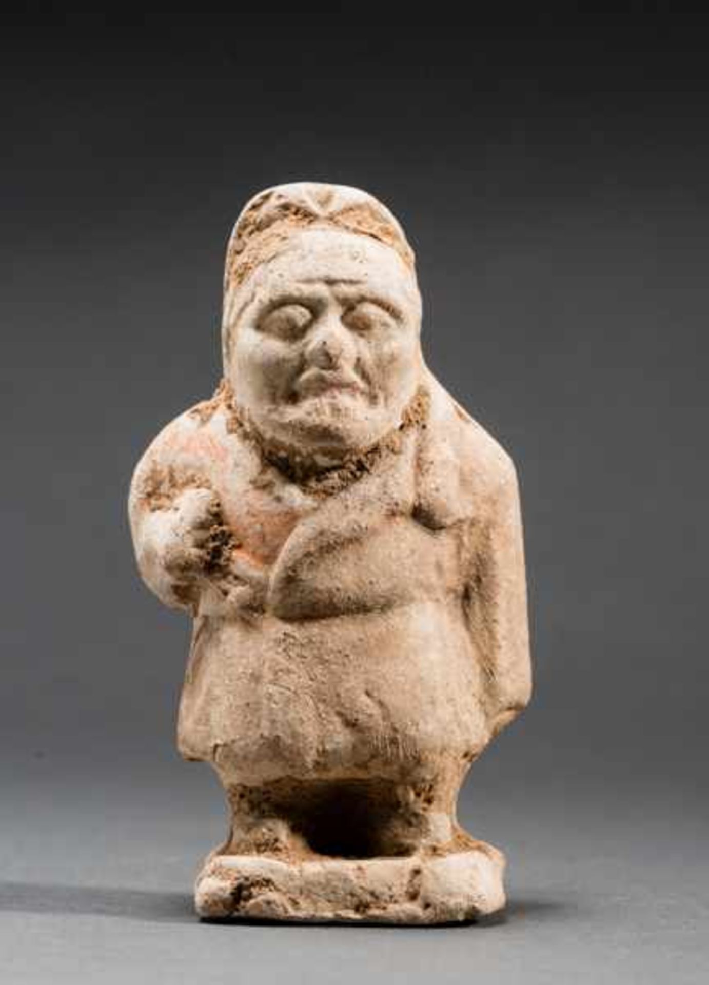 RARE DEPICTION OF A DWARF Terracotta with remnants of original painting. China, Tang dynasty, (618 - - Image 2 of 7