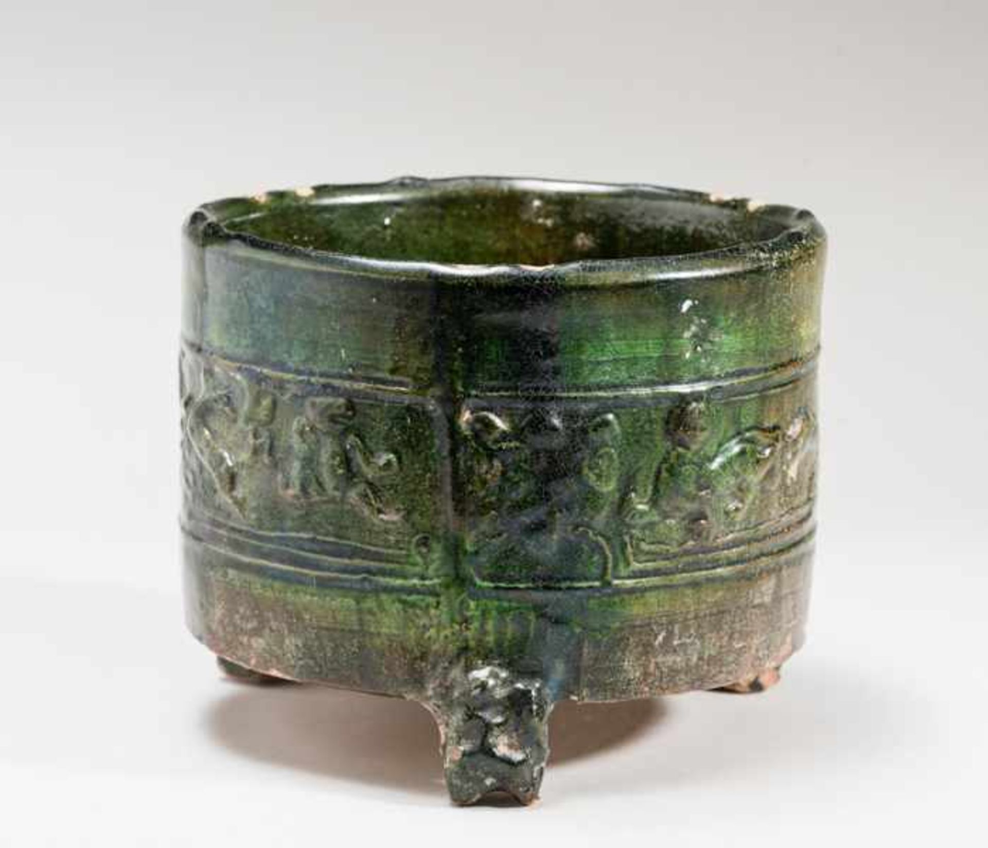 COSMETIC CONTAINER Glazed ceramic. China, Han dynasty (206 BCE - 220 CE)陶盂Splendid, glazed vessel. - Image 2 of 6