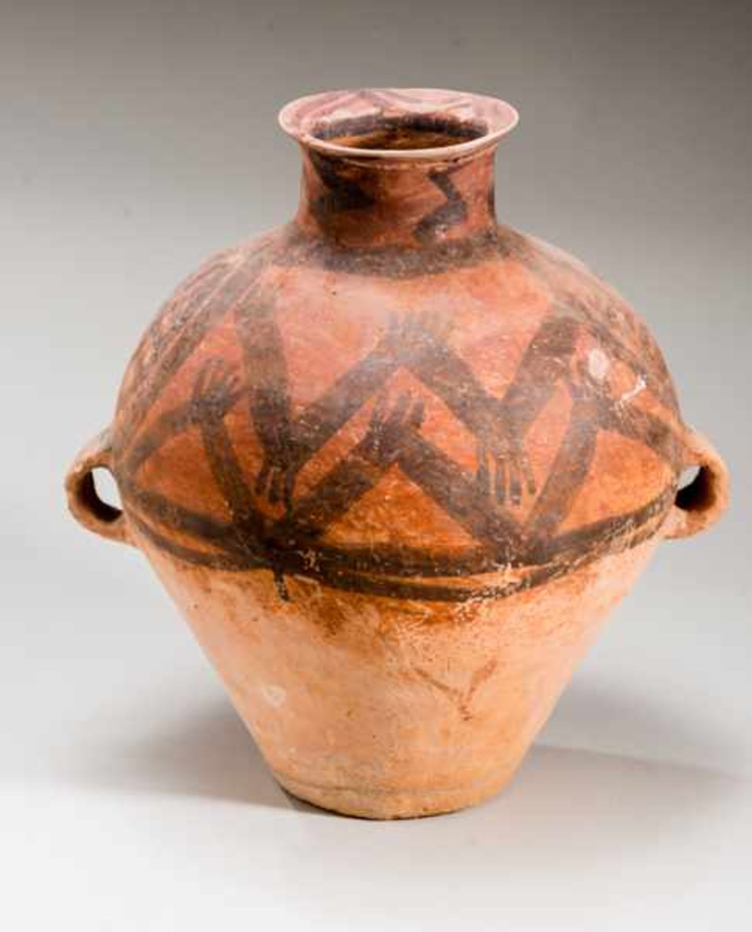 LARGE VESSEL Terracotta with the original painting. China, Yangshao culture (3000-2000BCE) Majiayao, - Bild 4 aus 6