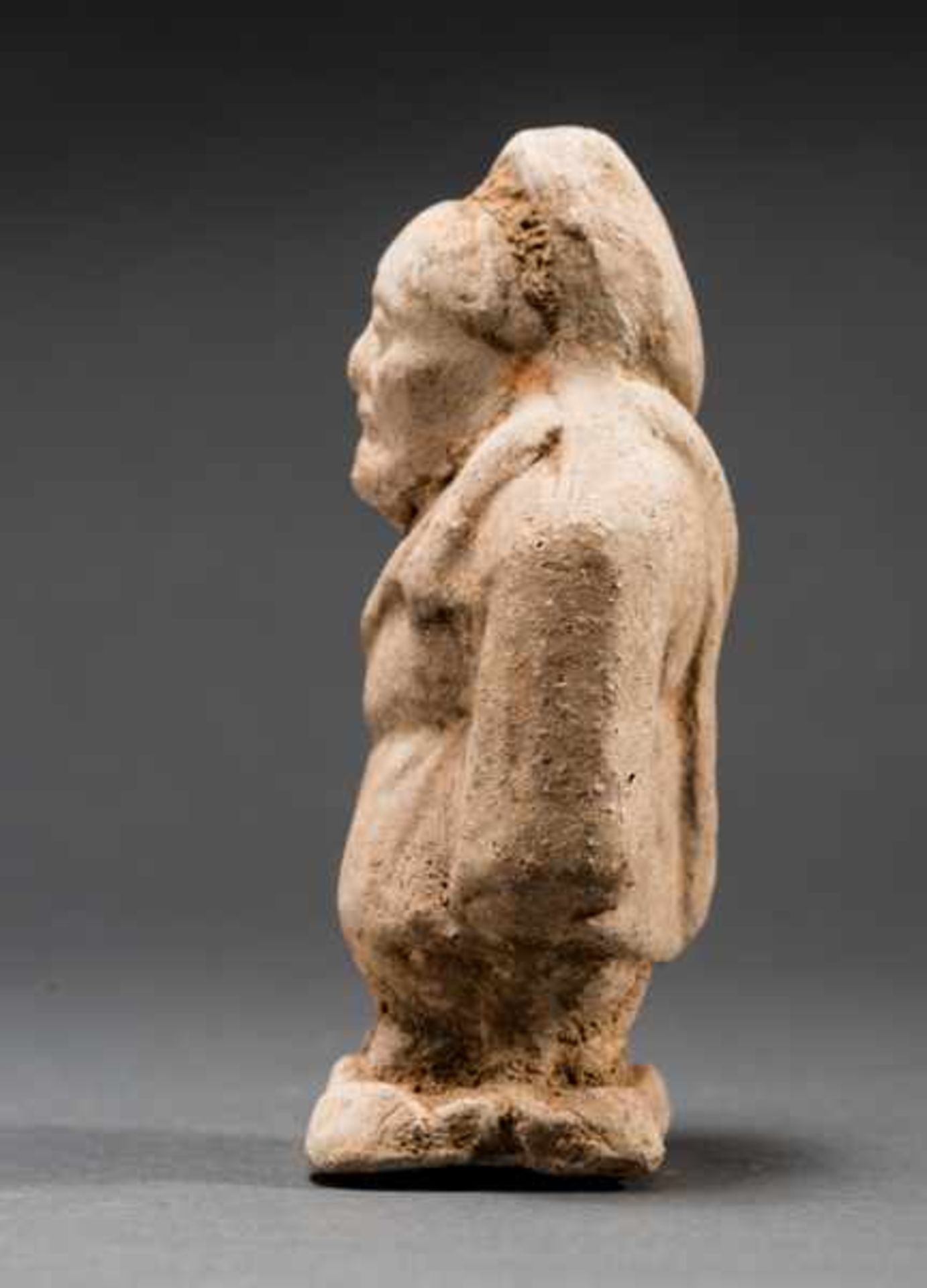 RARE DEPICTION OF A DWARF Terracotta with remnants of original painting. China, Tang dynasty, (618 - - Image 6 of 7