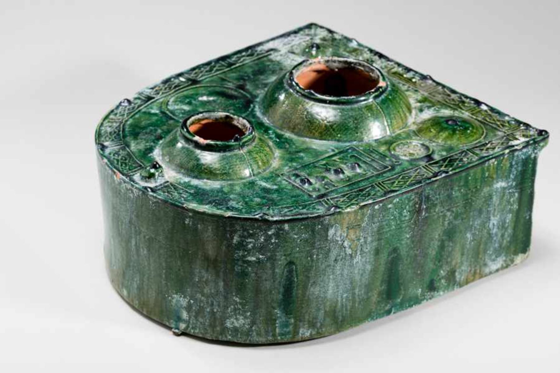 OVEN Glazed ceramic. China, Han dynasty (206 BCE - 220 CE)陶爐Fine, slightly curved form. Fascinating,