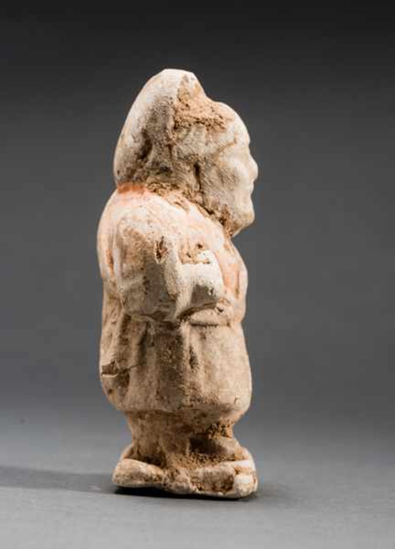 RARE DEPICTION OF A DWARF Terracotta with remnants of original painting. China, Tang dynasty, (618 - - Image 5 of 7