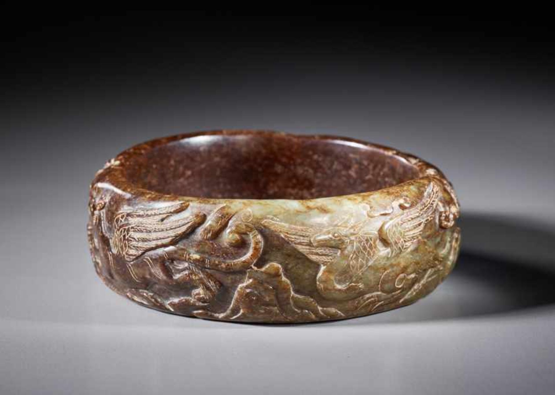 BRACELET (ZHUO) WITH MYSTICAL ANIMALS Jade. China, late Ming to early Qing, 17th century瑞獸玉鐲A