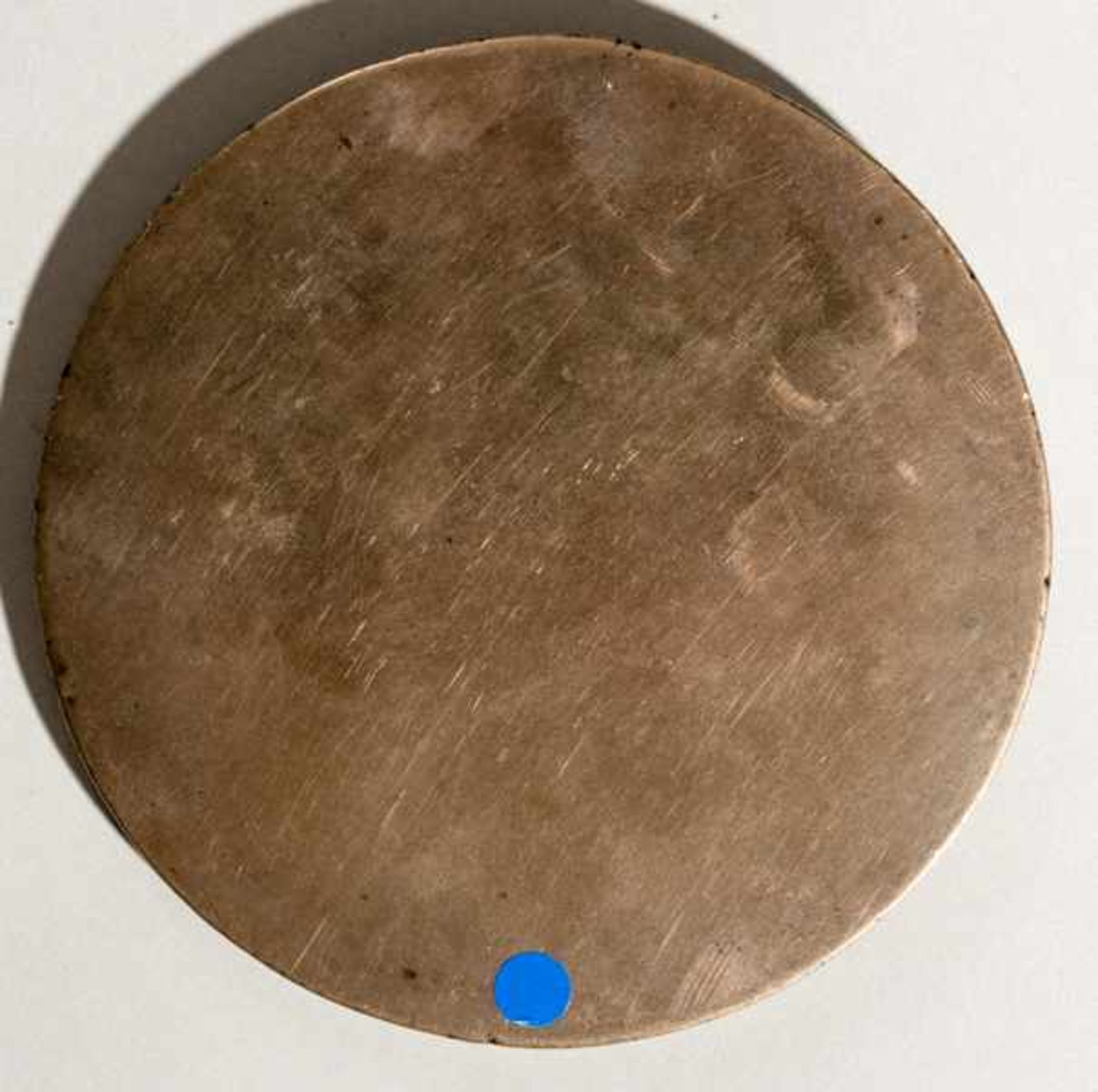 MIRROR WITH INSCRIPTION Bronze. China, Jin dynasty (1115 - 1234)刻字銅鏡A circular mirror in Eastern Han - Image 2 of 2