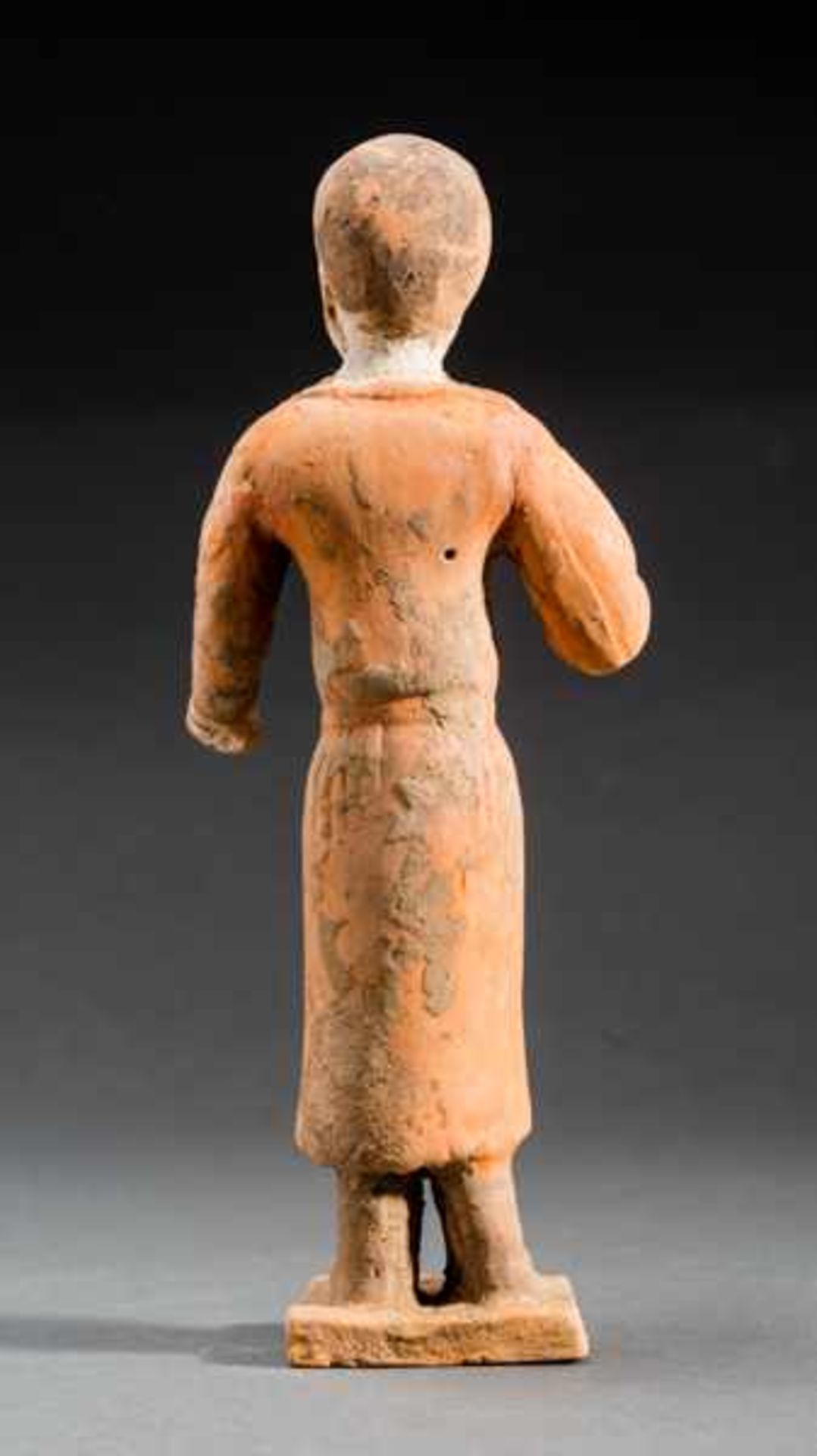 STANDING FIGURE Terracotta with remnants of original painting. China, Six Dynasties (221 - 589) - Image 5 of 6