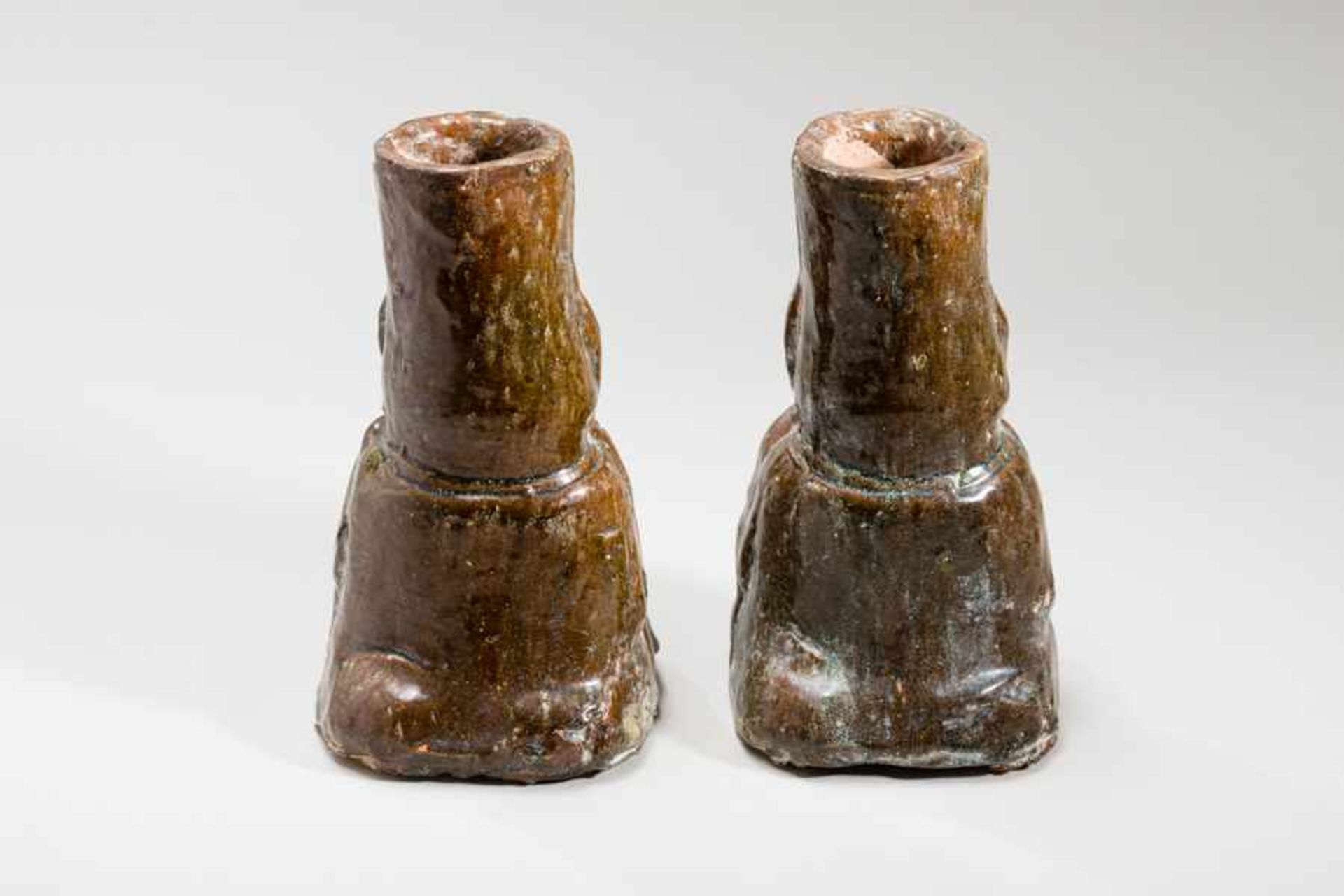 PAIR OF FIGURE-SHAPED OIL LAMPS (DIVINITIES?) Glazed ceramic. China, Eastern Han dynasty(25 - 220 - Image 4 of 5