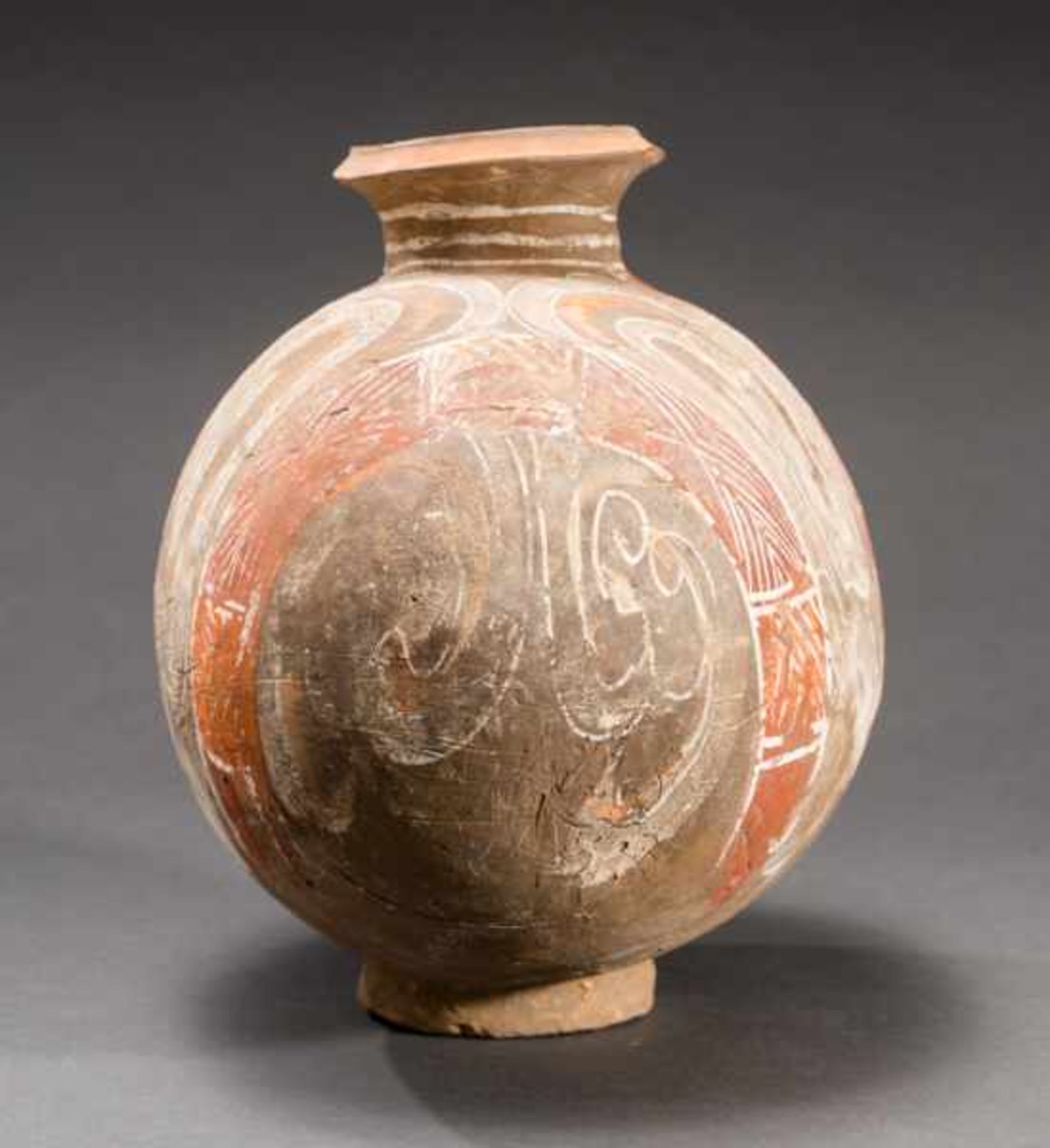 COCOON JAR WITH ORIGINAL PAINTING Terracotta with original painting. China, WesternHan-Dynasty ( - Image 2 of 6