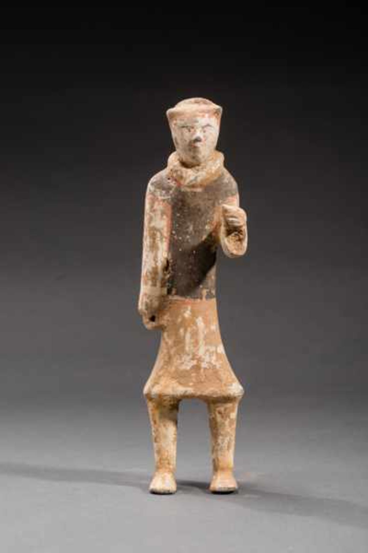 SMALL GUARDSMAN Terracotta with remnants of originalpainting. China, Early Western Handynasty (3rd - Image 2 of 3