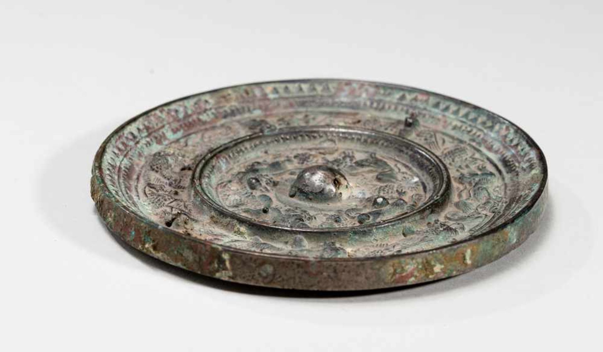 MIRROR WITH VARIOUS ANIMALS Bronze. China, Tang dynasty (618 - 907)瑞獸銅鏡Half-spherical eyelet knob - Image 3 of 3