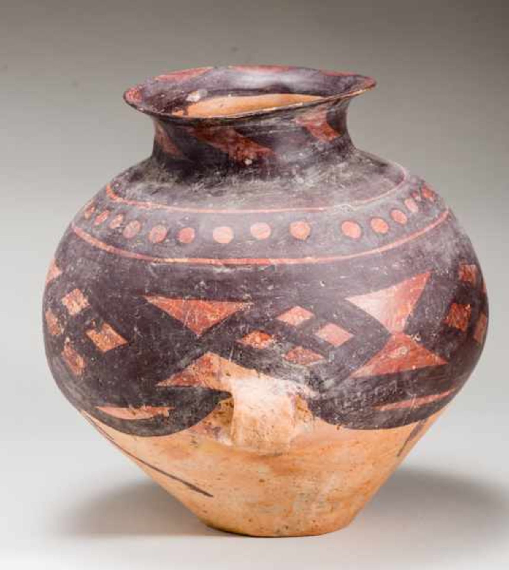LARGE VESSEL Terracotta with original painting. China, Yangshaoculture, Majiayao, 4th - 3rd - Image 3 of 6