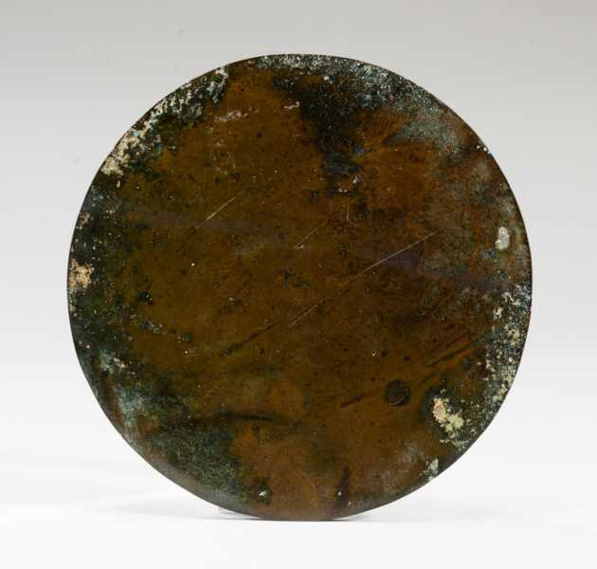 LARGE MIRROR Bronze. China, possibly Five Dynasties (907 - 960)to Song dynasty (960 - 1279)大銅鏡This - Image 2 of 3