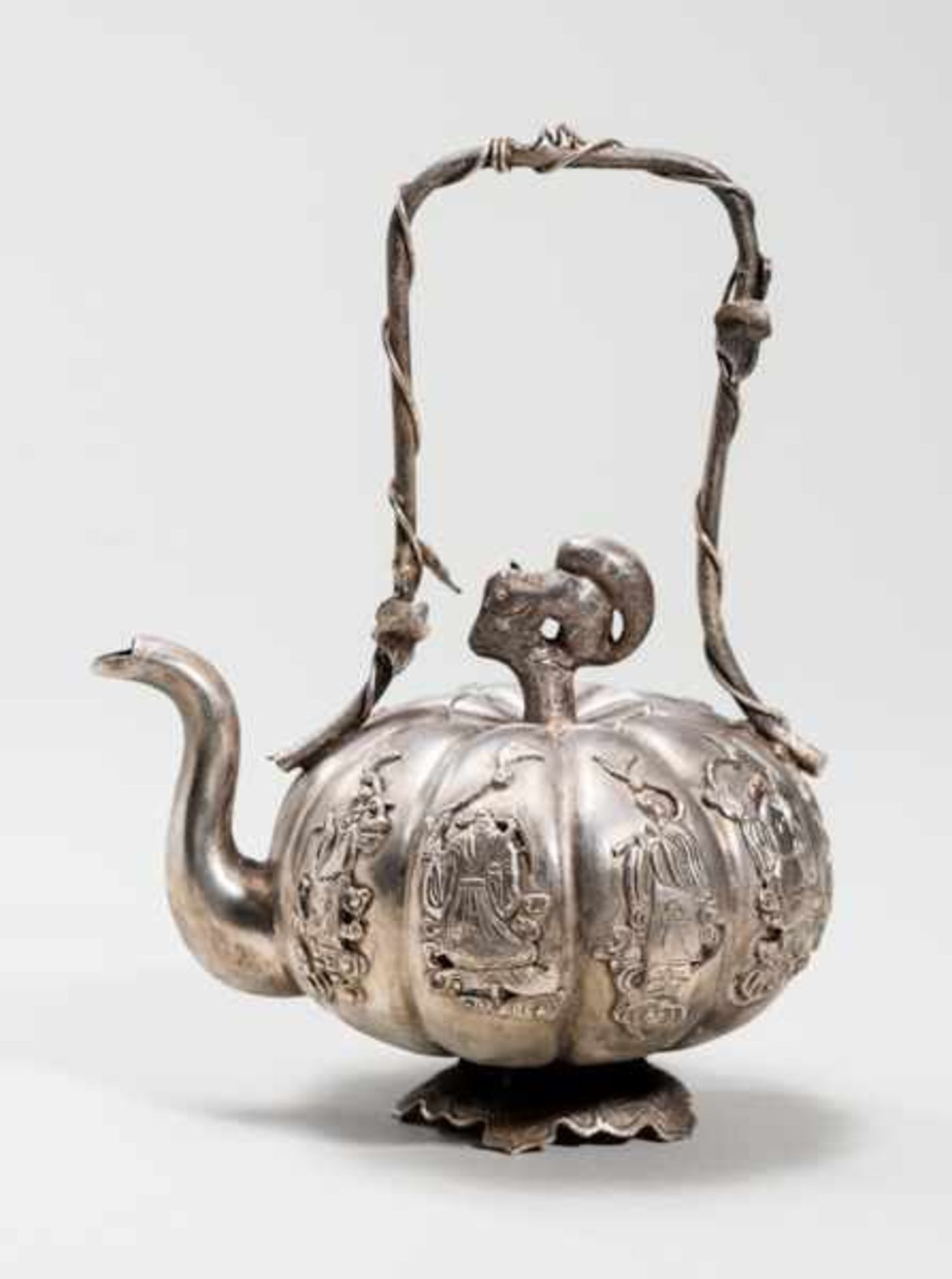 TEAPOT WITH IMMORTALS Silver. China, late Qing dynasty(1644-1912)南瓜形執壺Ribbed gourd form, tall,