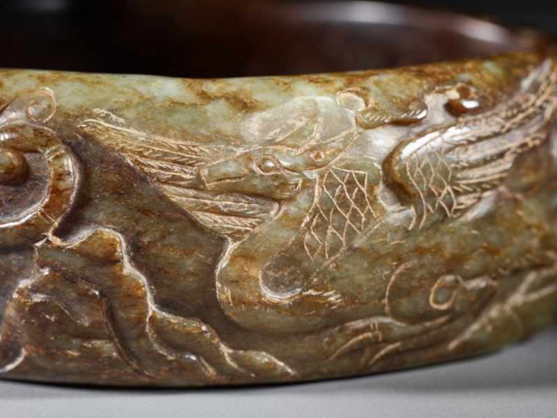BRACELET (ZHUO) WITH MYSTICAL ANIMALS Jade. China, late Ming to early Qing, 17th century瑞獸玉鐲A - Bild 4 aus 4
