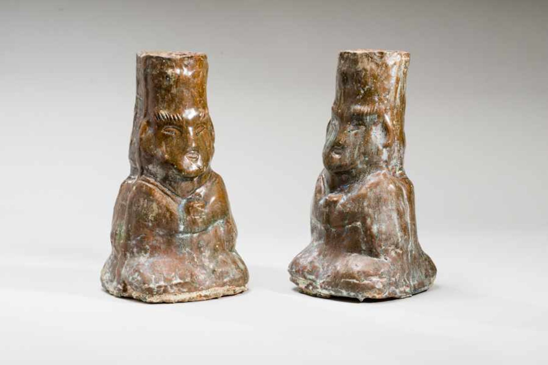 PAIR OF FIGURE-SHAPED OIL LAMPS (DIVINITIES?) Glazed ceramic. China, Eastern Han dynasty(25 - 220 - Image 2 of 5
