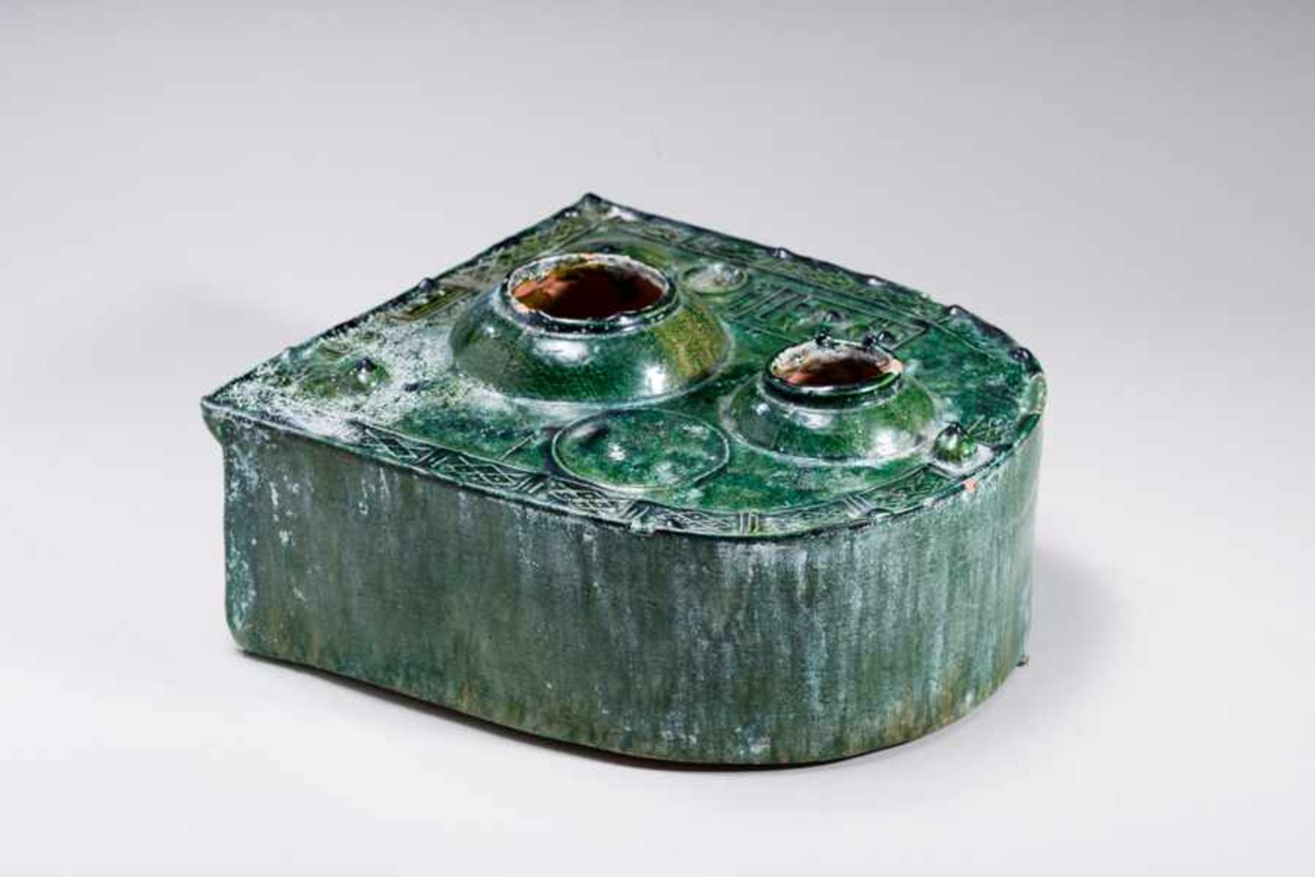 OVEN Glazed ceramic. China, Han dynasty (206 BCE - 220 CE)陶爐Fine, slightly curved form. Fascinating, - Image 2 of 5