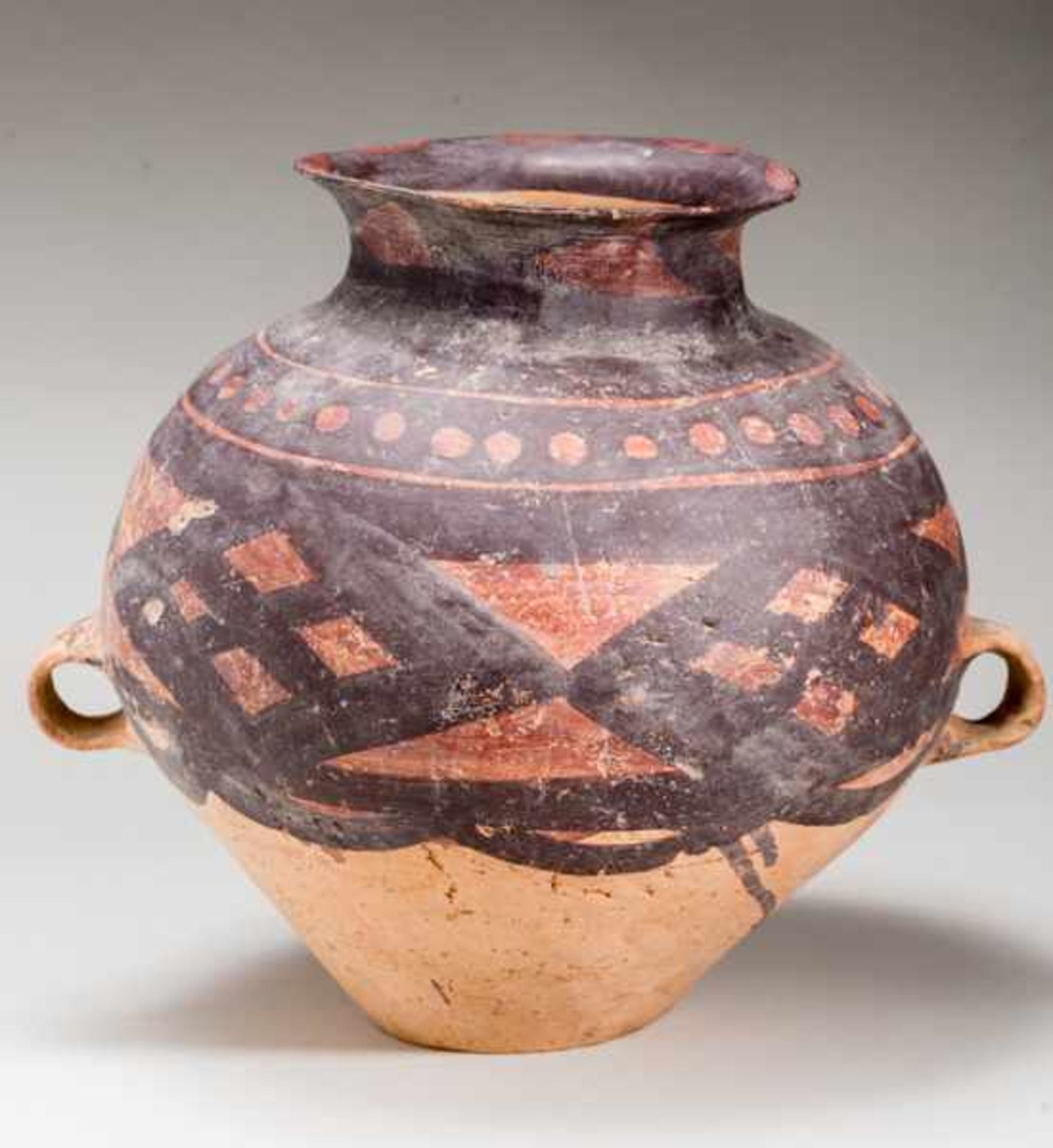 LARGE VESSEL Terracotta with original painting. China, Yangshaoculture, Majiayao, 4th - 3rd - Image 4 of 6