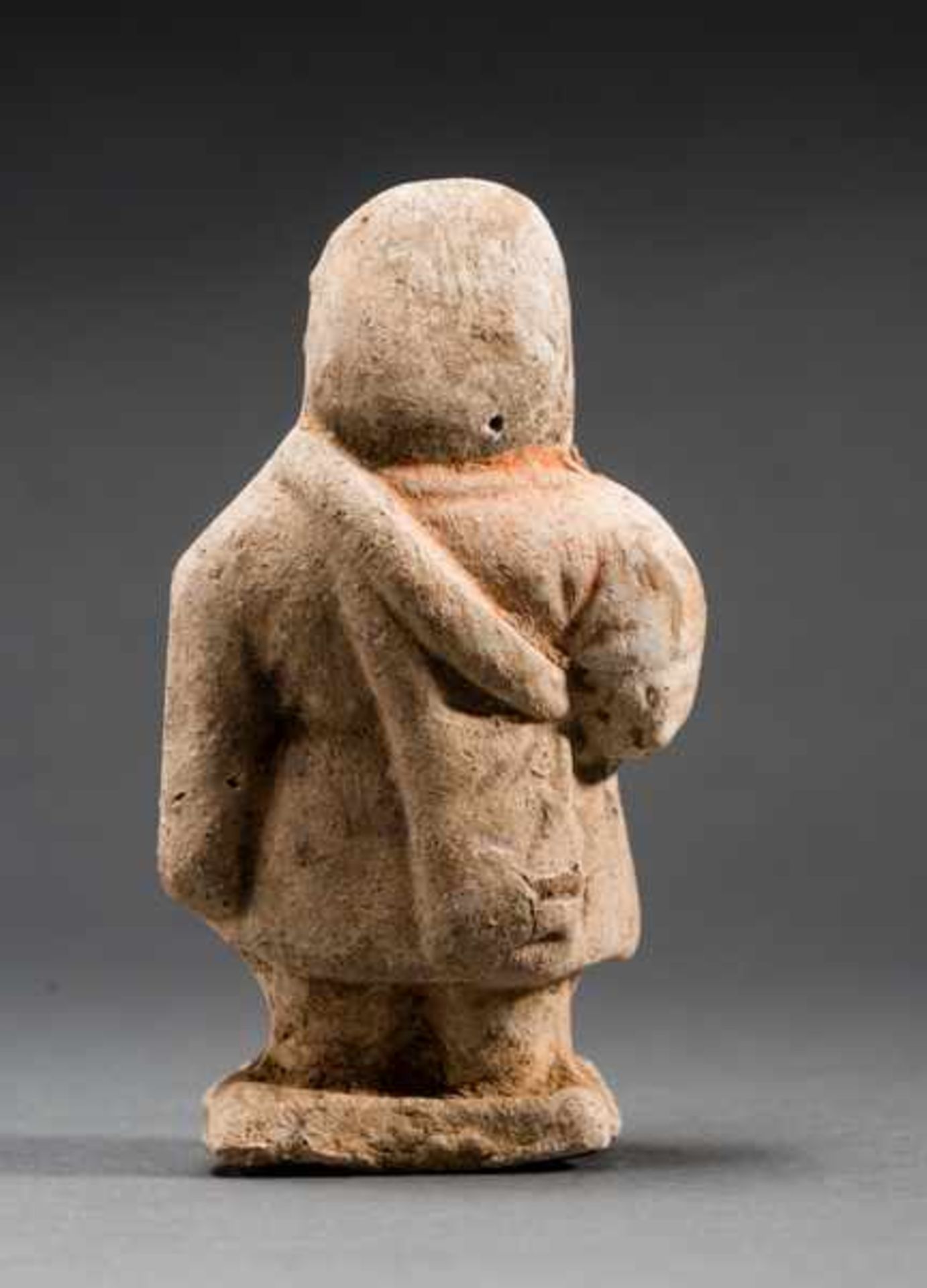 RARE DEPICTION OF A DWARF Terracotta with remnants of original painting. China, Tang dynasty, (618 - - Image 4 of 7