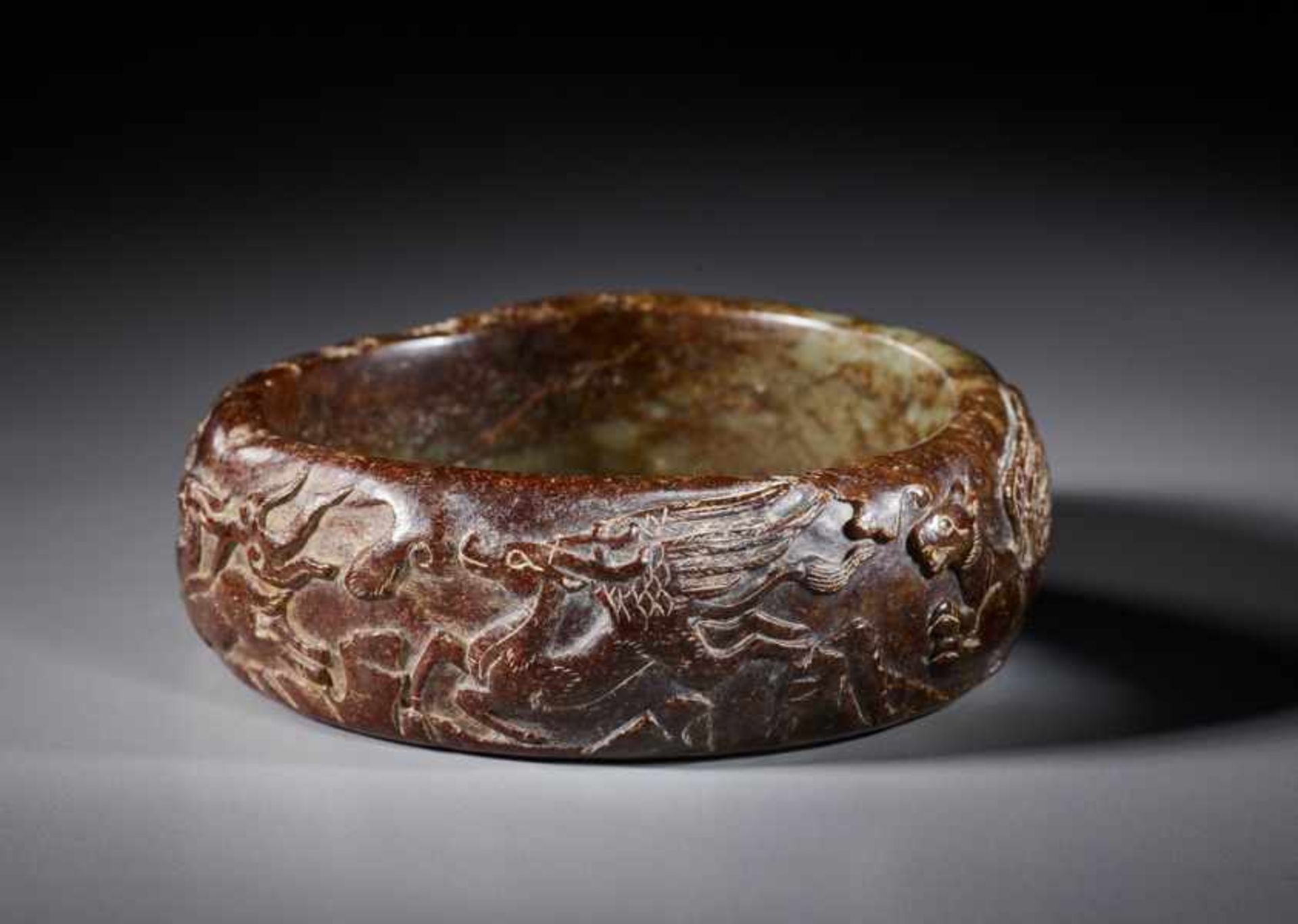 BRACELET (ZHUO) WITH MYSTICAL ANIMALS Jade. China, late Ming to early Qing, 17th century瑞獸玉鐲A - Bild 3 aus 4