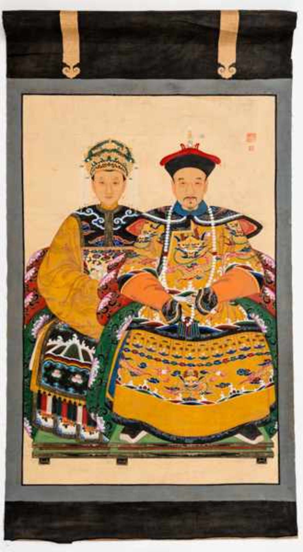 LARGE ANCESTRAL PORTRAIT Paint and gold on fabric. China, Qing dynasty(1644 - 1912)大幅祖先畫像Large