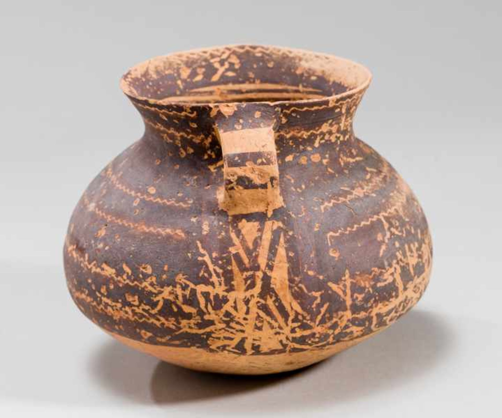 SMALL VESSEL WITH HANDLES Terracotta with the original painting. China, Yangshao culture, Majiayao, - Image 2 of 6