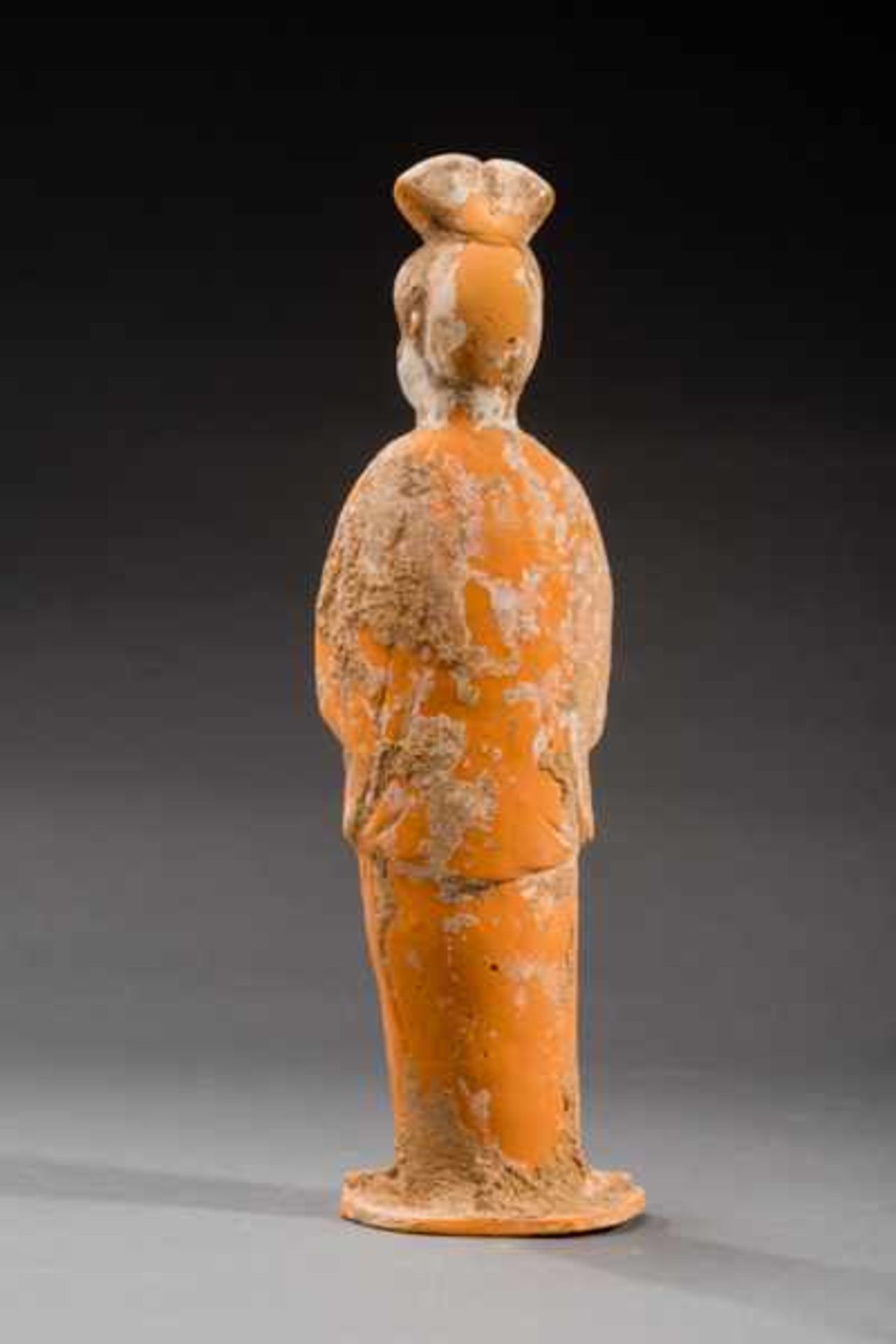 COURTLY LADY Terracotta with remnants of originalpainting. China, Early Tang dynasty (618 - 907) - Image 4 of 6