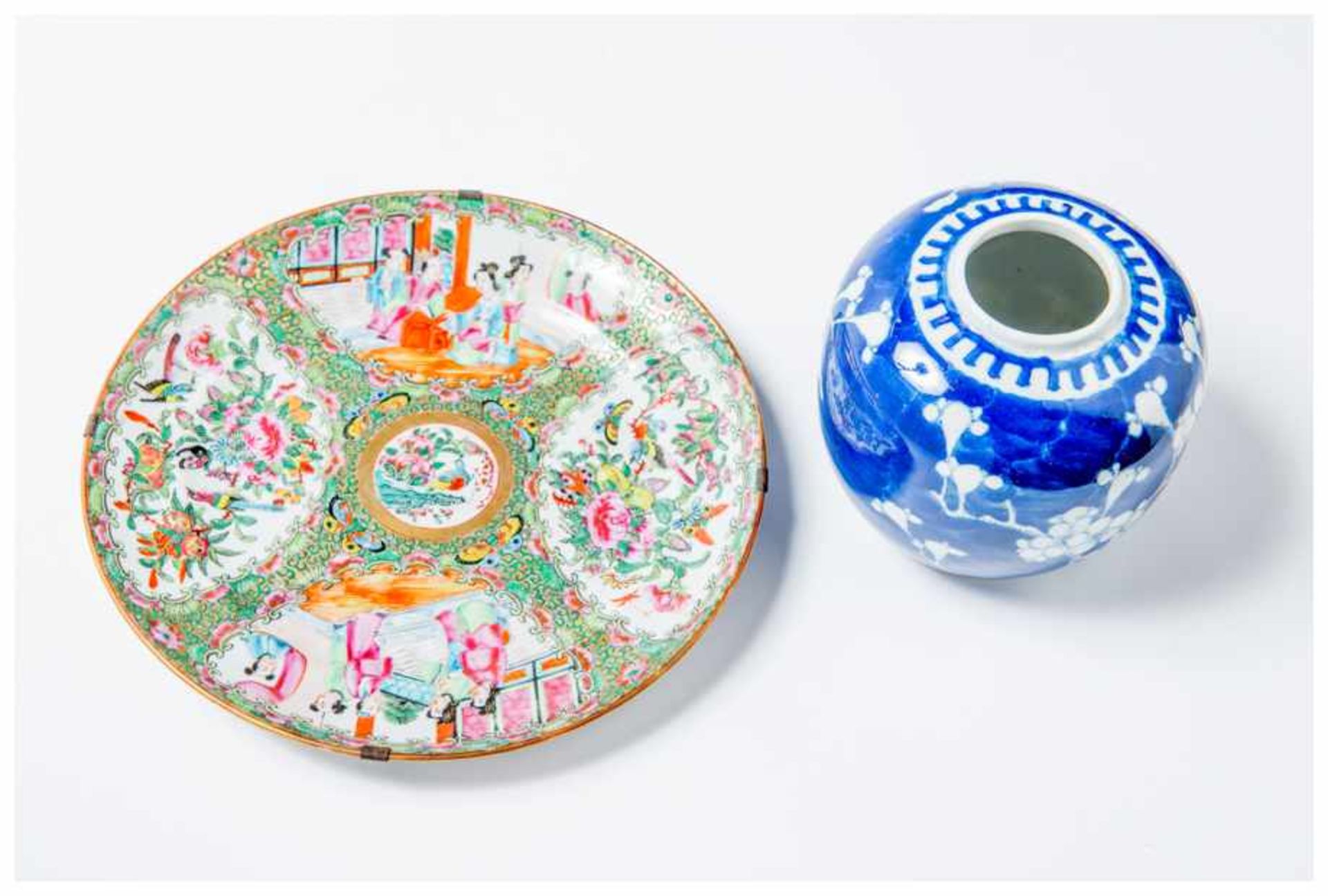 A PLATE AND A GINGER POT Porcelain. China, Qing dynasty to 20th centuryThe plate is made from