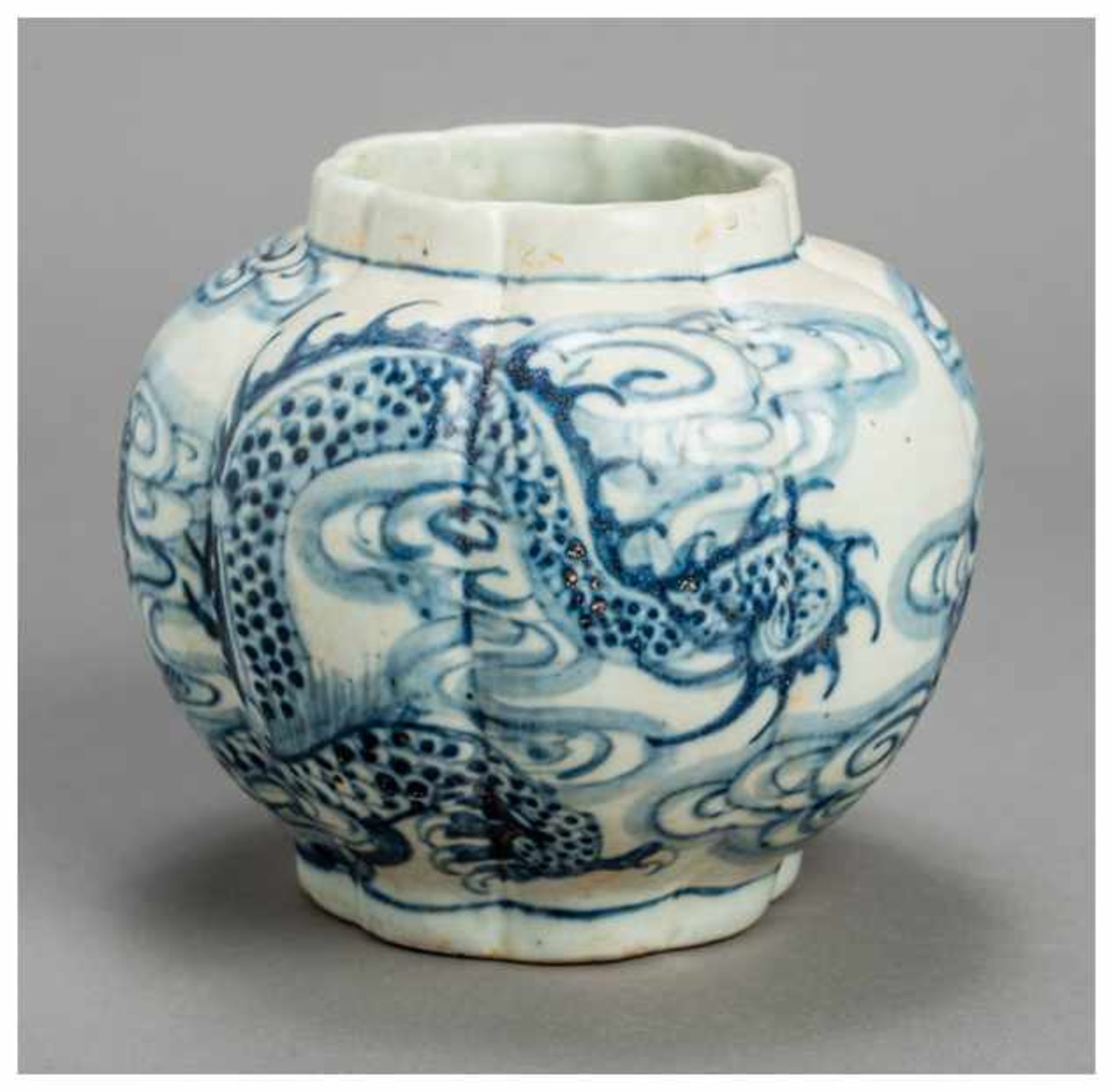 A CHINESE GLAZED STONEWARE POT VESSEL WITH DRAGON Glazed stoneware. China, late Ming dynasty to - Image 3 of 6