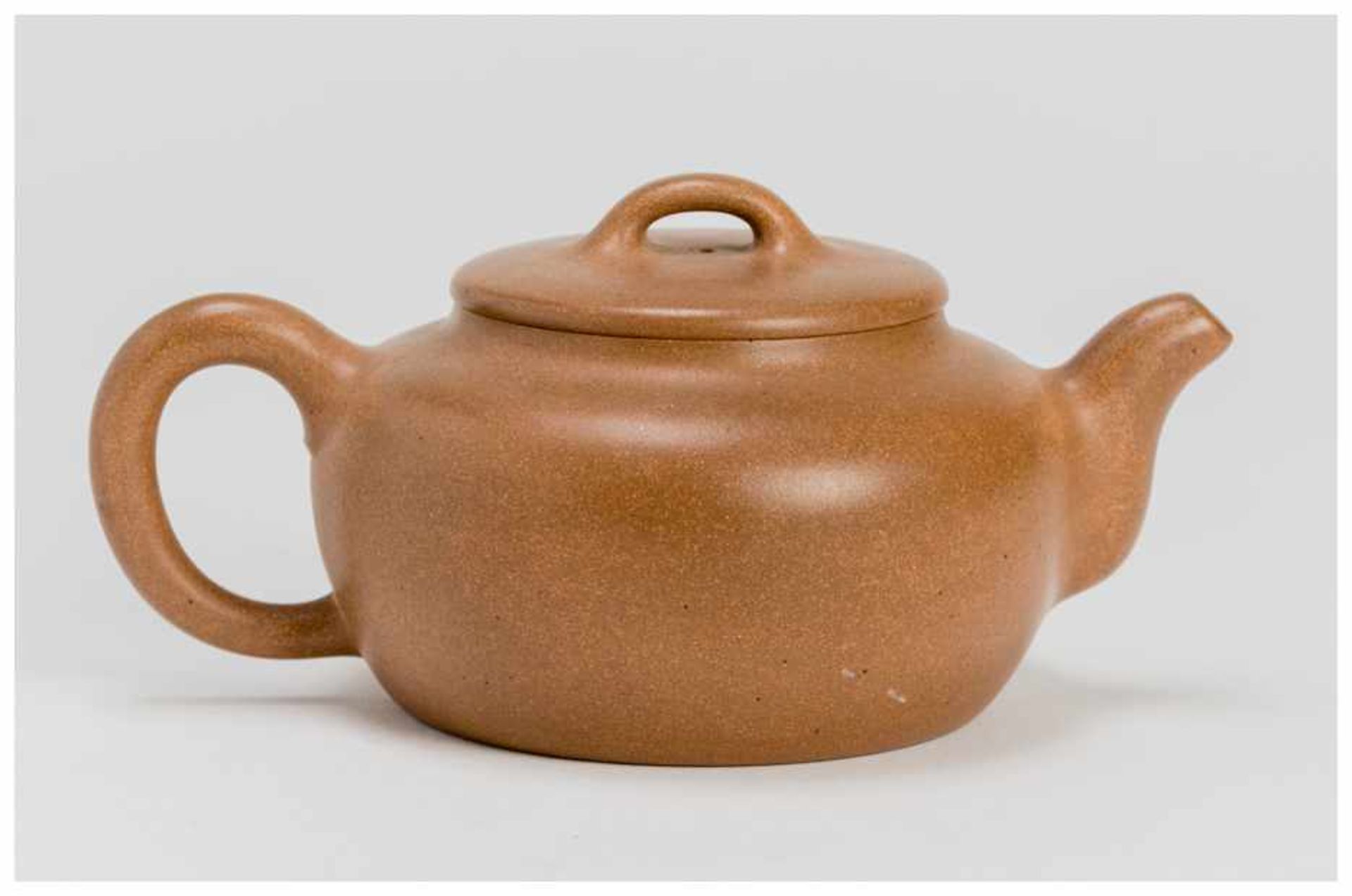 A YIXING TEAPOT Yixing ceramic. China, early 20th centuryOf classical tea pot form with lid, - Image 2 of 5