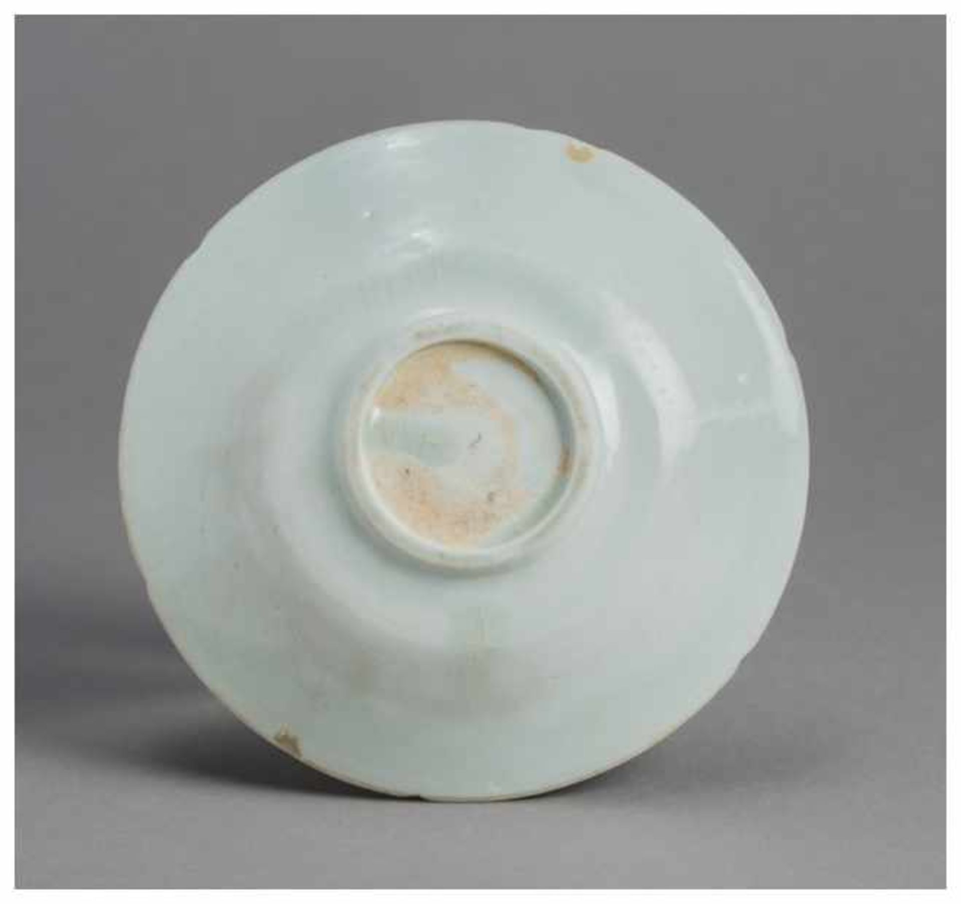 A QINGBAI GLAZED DISH Glazed ceramic. China, Song dynasty or laterOf circular form with a narrow - Image 2 of 3