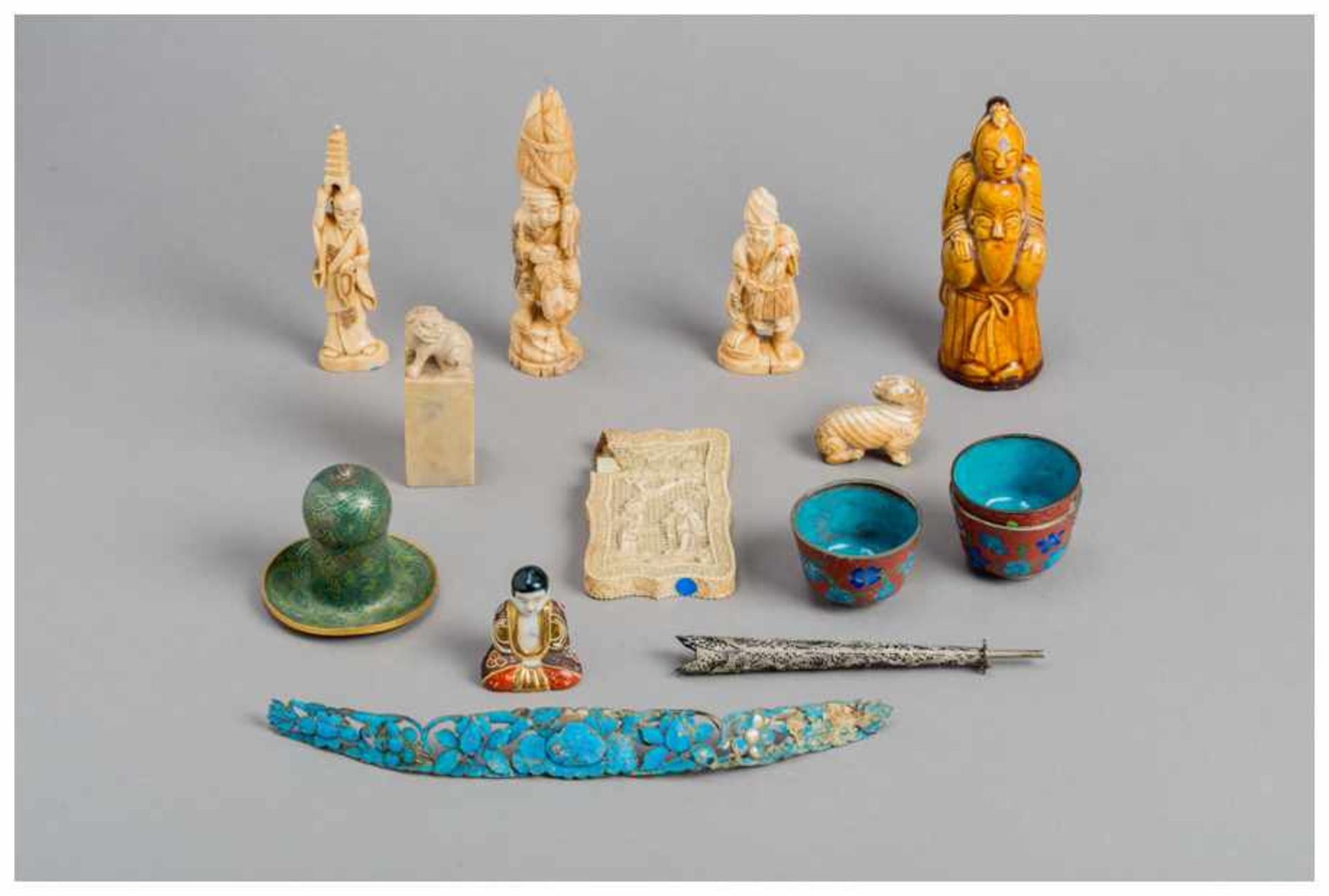 A MIXED LOT OF VARIOUS COLLECTIBLES Organic material, ceramic, soapstone, porcelain, metal. China