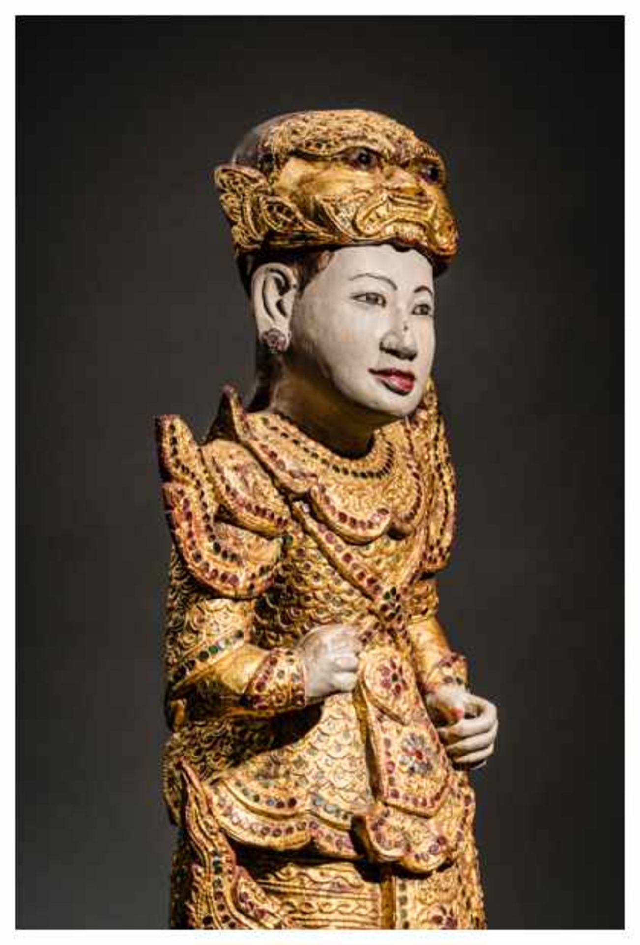 THEATER FIGURE WITH DEMON MASK Wood, lacquer paint, gilding, inlays. Burma, late Konbaung to 20th - Image 9 of 9
