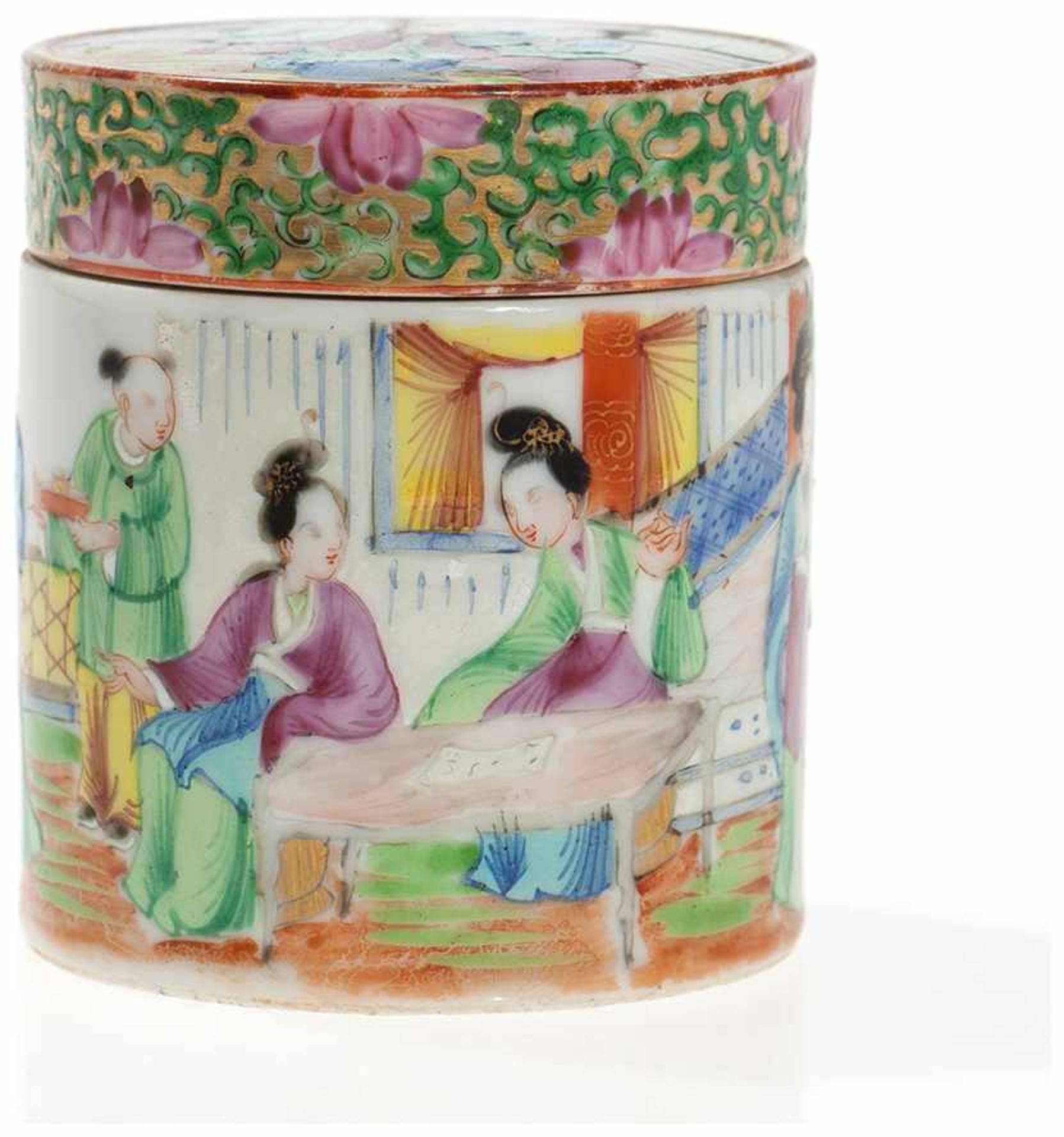 FAMILLE ROSE POR CELAIN BOX AND COVER, ORNATE WITH GOLD Porcelain with polychrome overglaze