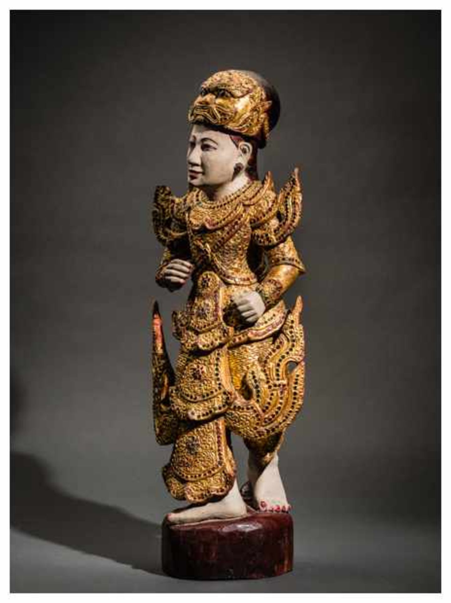 THEATER FIGURE WITH DEMON MASK Wood, lacquer paint, gilding, inlays. Burma, late Konbaung to 20th - Image 3 of 9