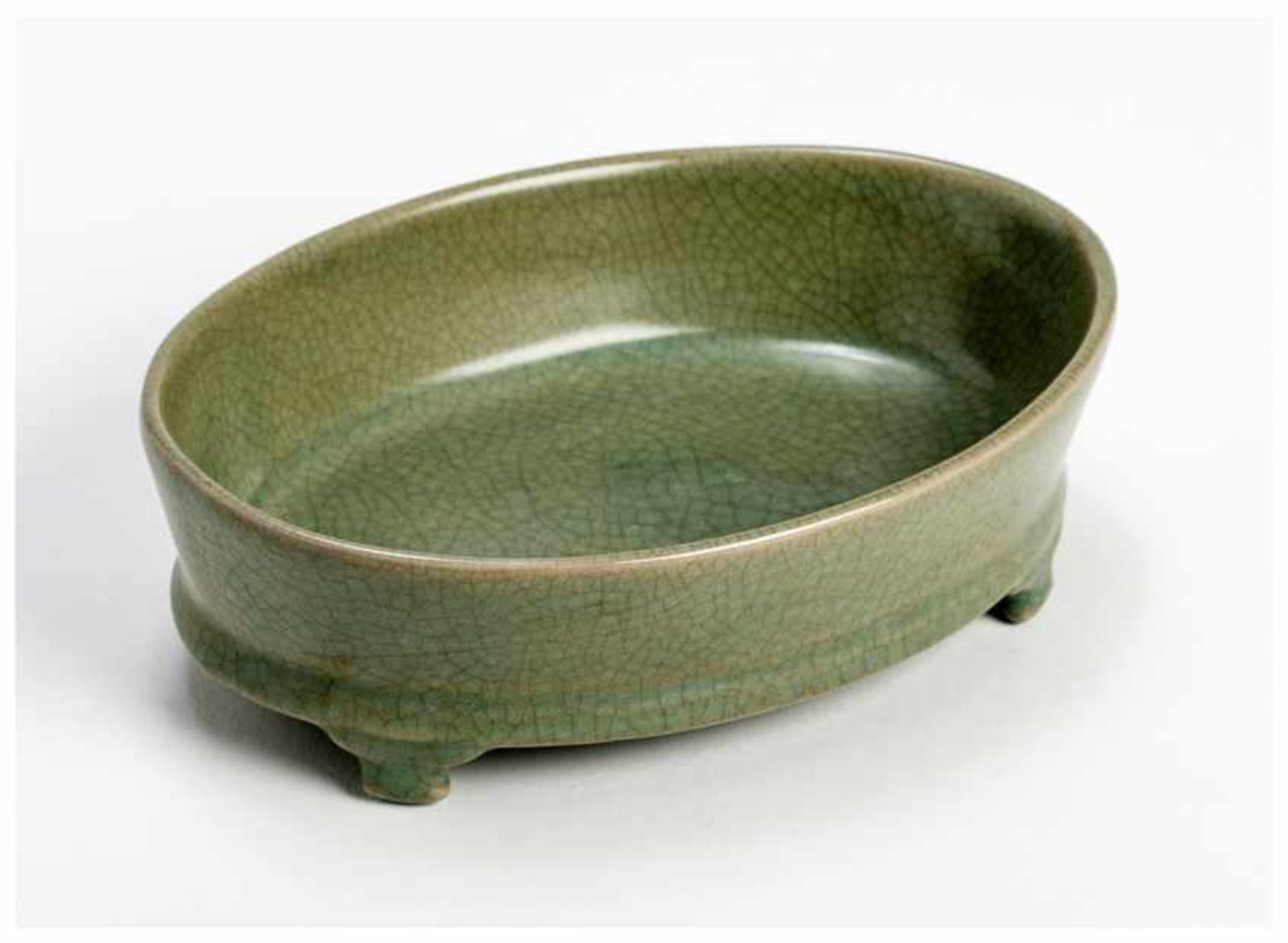 A LONGQUAN CELADON GLAZED BOWL Glazed ceramic. China, late Qing dynastyOf elongated oval form - Image 3 of 4