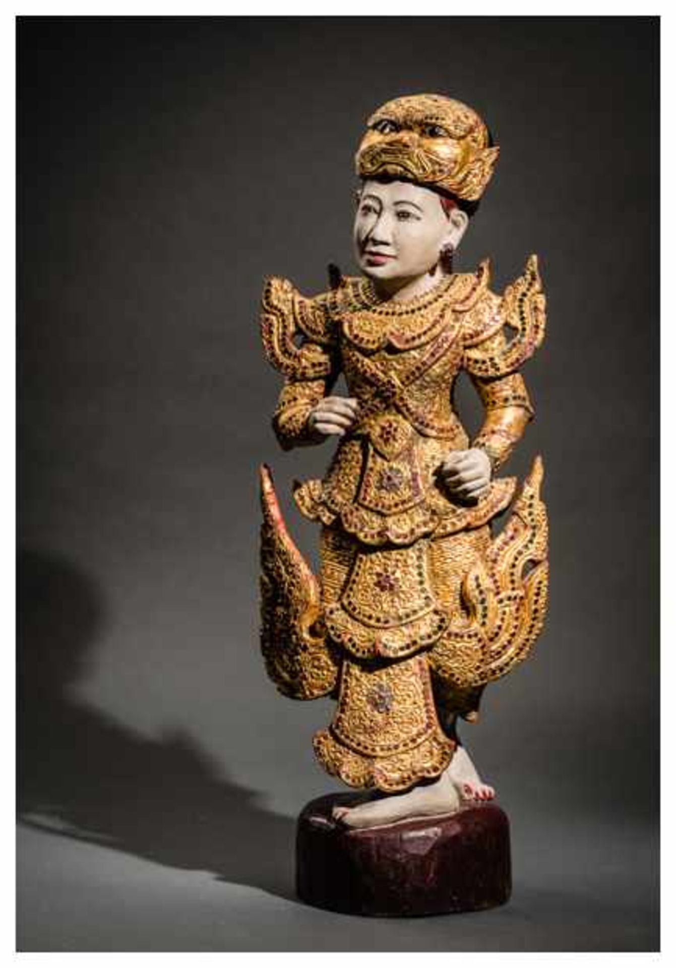 THEATER FIGURE WITH DEMON MASK Wood, lacquer paint, gilding, inlays. Burma, late Konbaung to 20th - Image 2 of 9