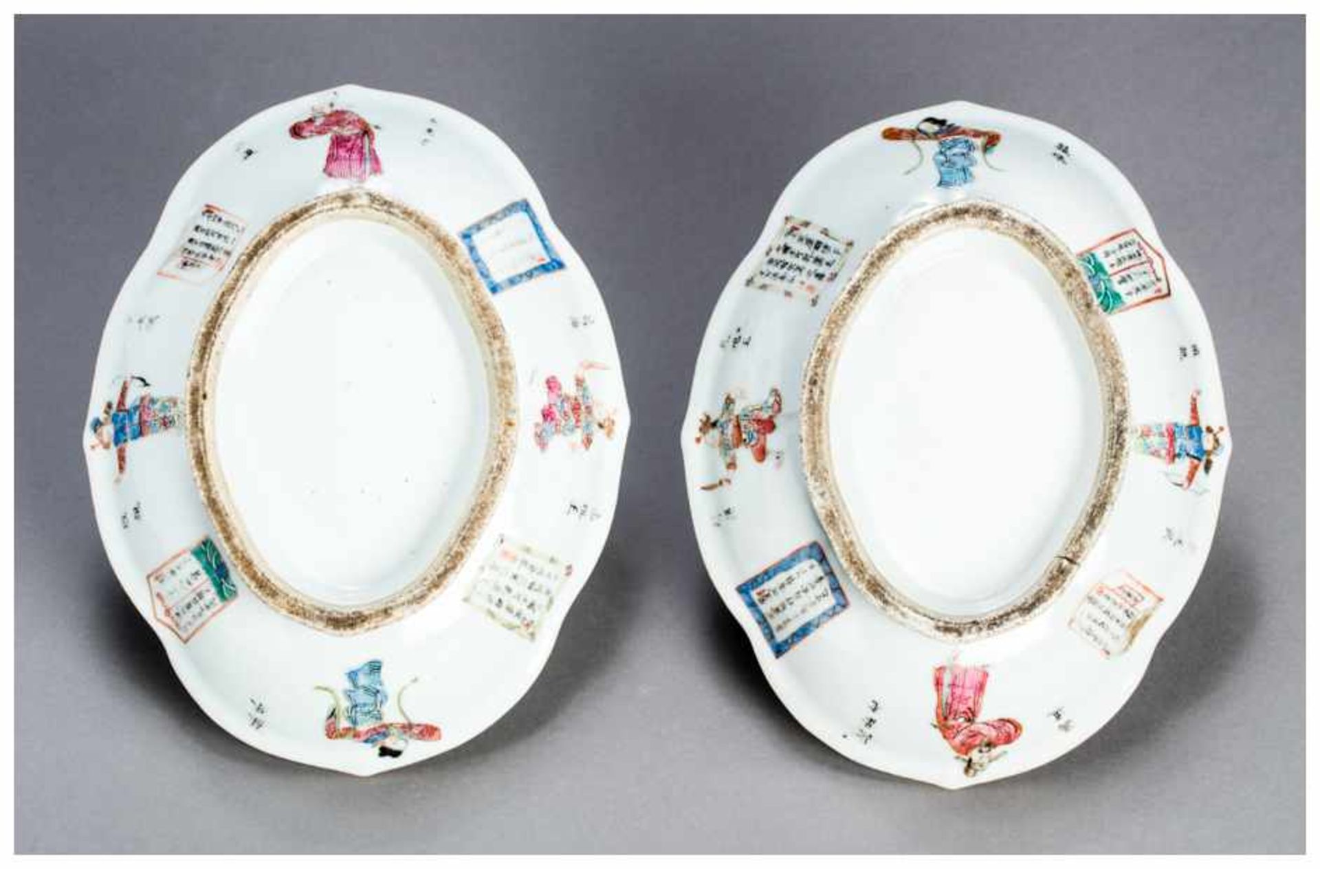 A PAIR OF PORCELAIN BOWLS Porcelain. China, late 19th centuryAn attractive pair of saucer shaped - Image 3 of 3