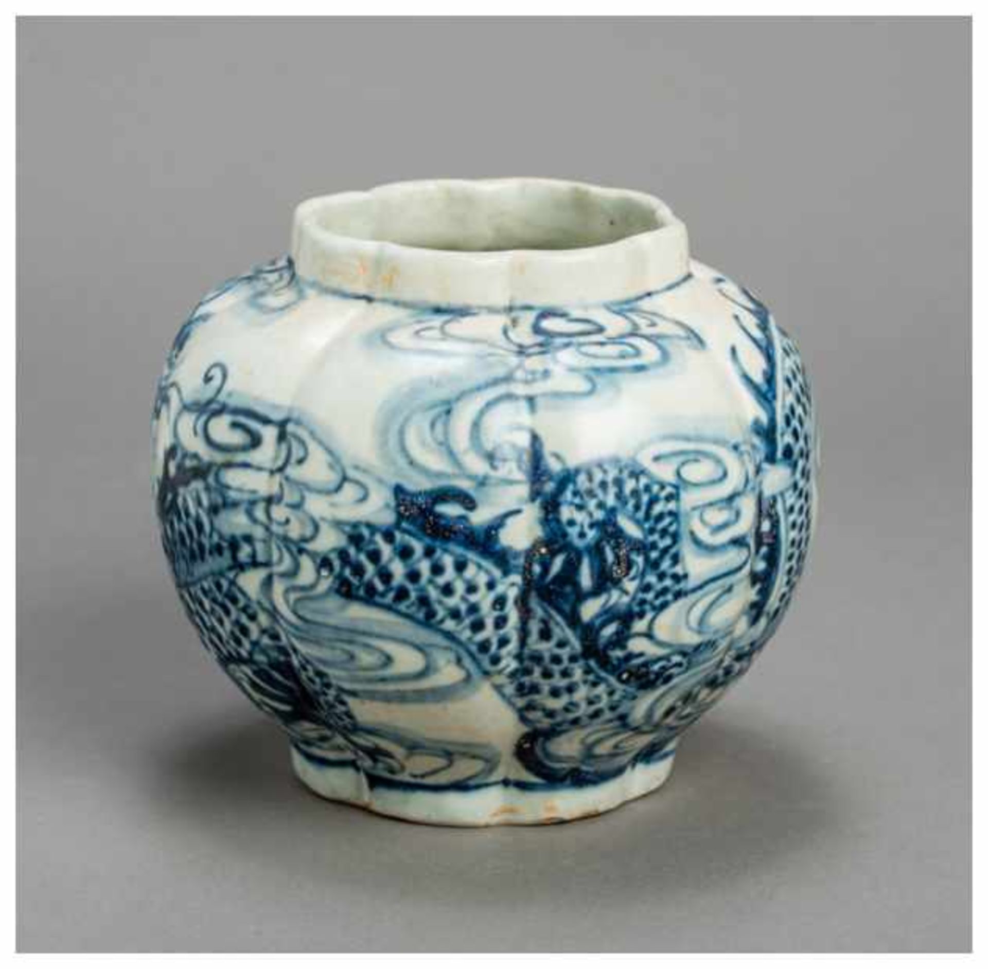 A CHINESE GLAZED STONEWARE POT VESSEL WITH DRAGON Glazed stoneware. China, late Ming dynasty to - Image 2 of 6