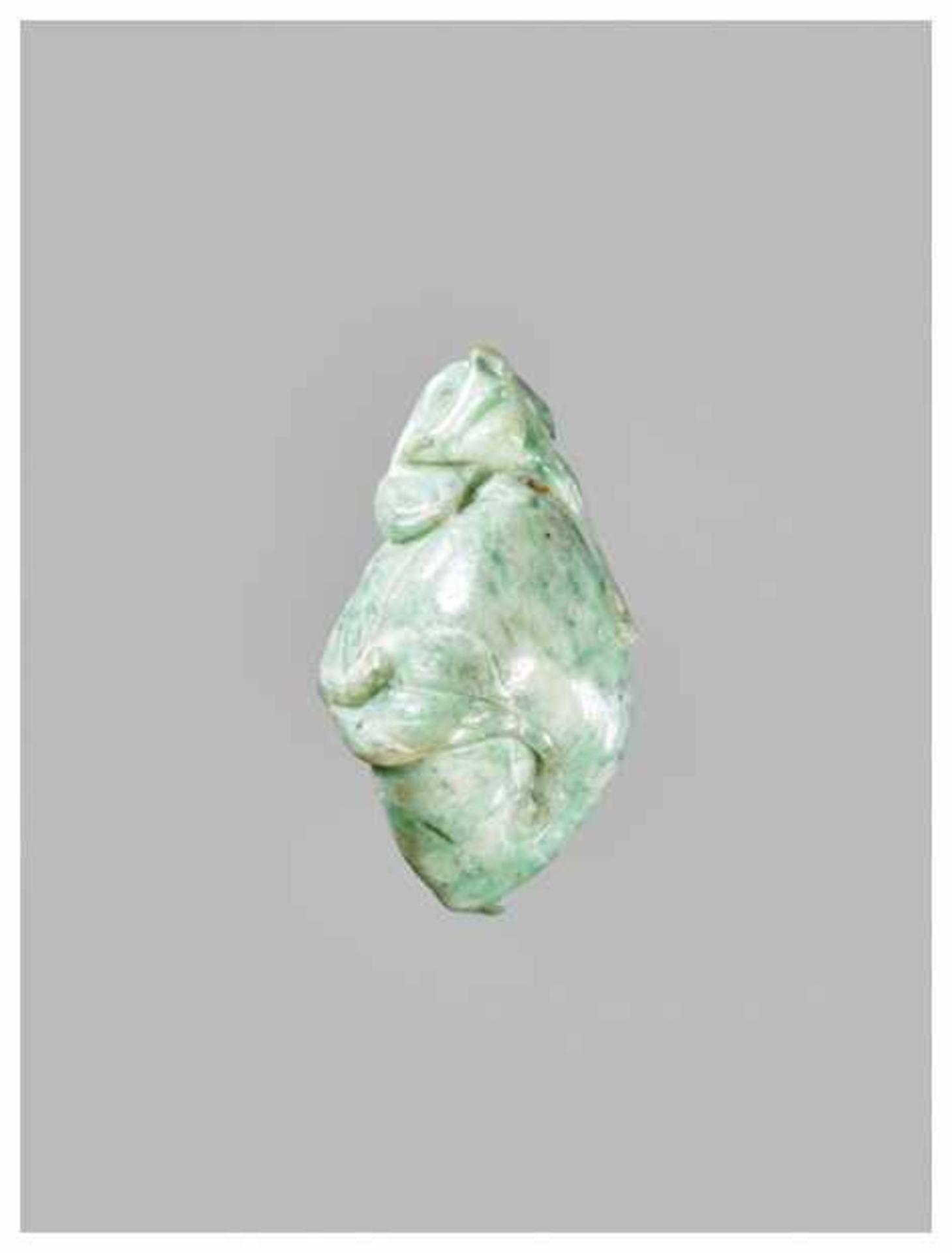 AN APPLE GREEN JADEITE 'PEACH AND BIRD' PENDANT Jadeite. China, 19th centuryOf natural pebble