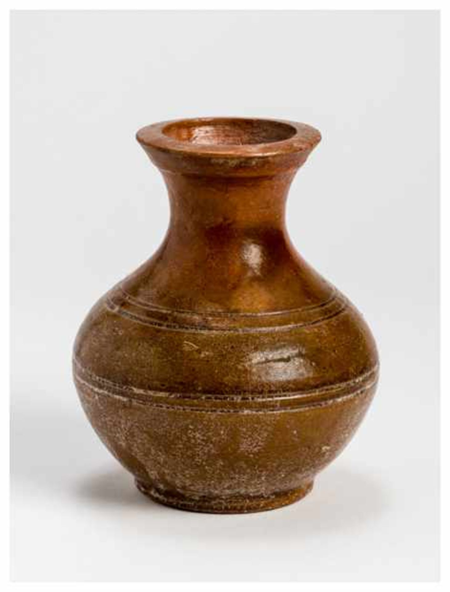 A CHINESE GLAZED CERAMIC HU VASE Glazed ceramic. China, Han dynasty (206 BC-220 AD)A red-brown