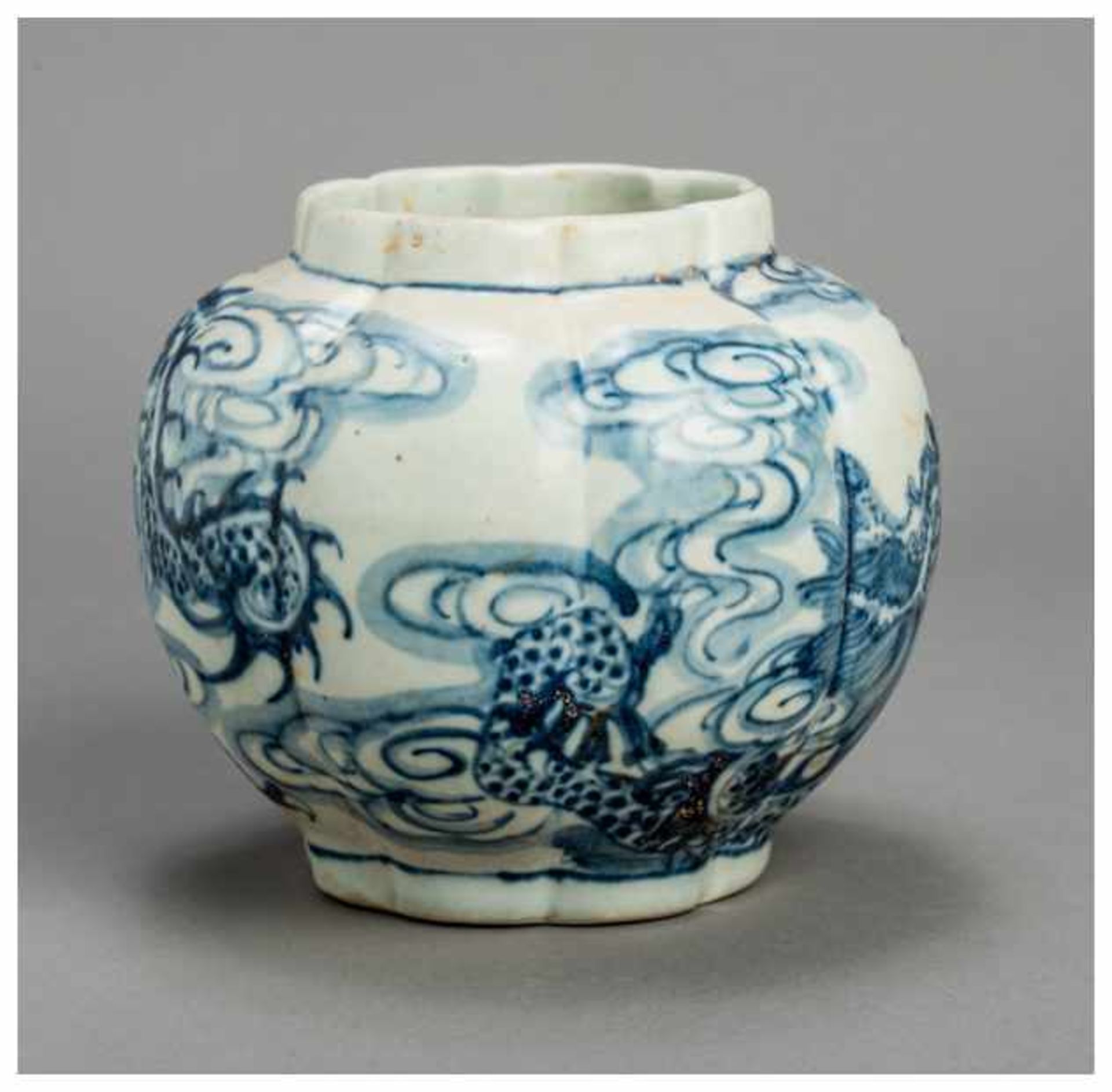 A CHINESE GLAZED STONEWARE POT VESSEL WITH DRAGON Glazed stoneware. China, late Ming dynasty to - Image 4 of 6