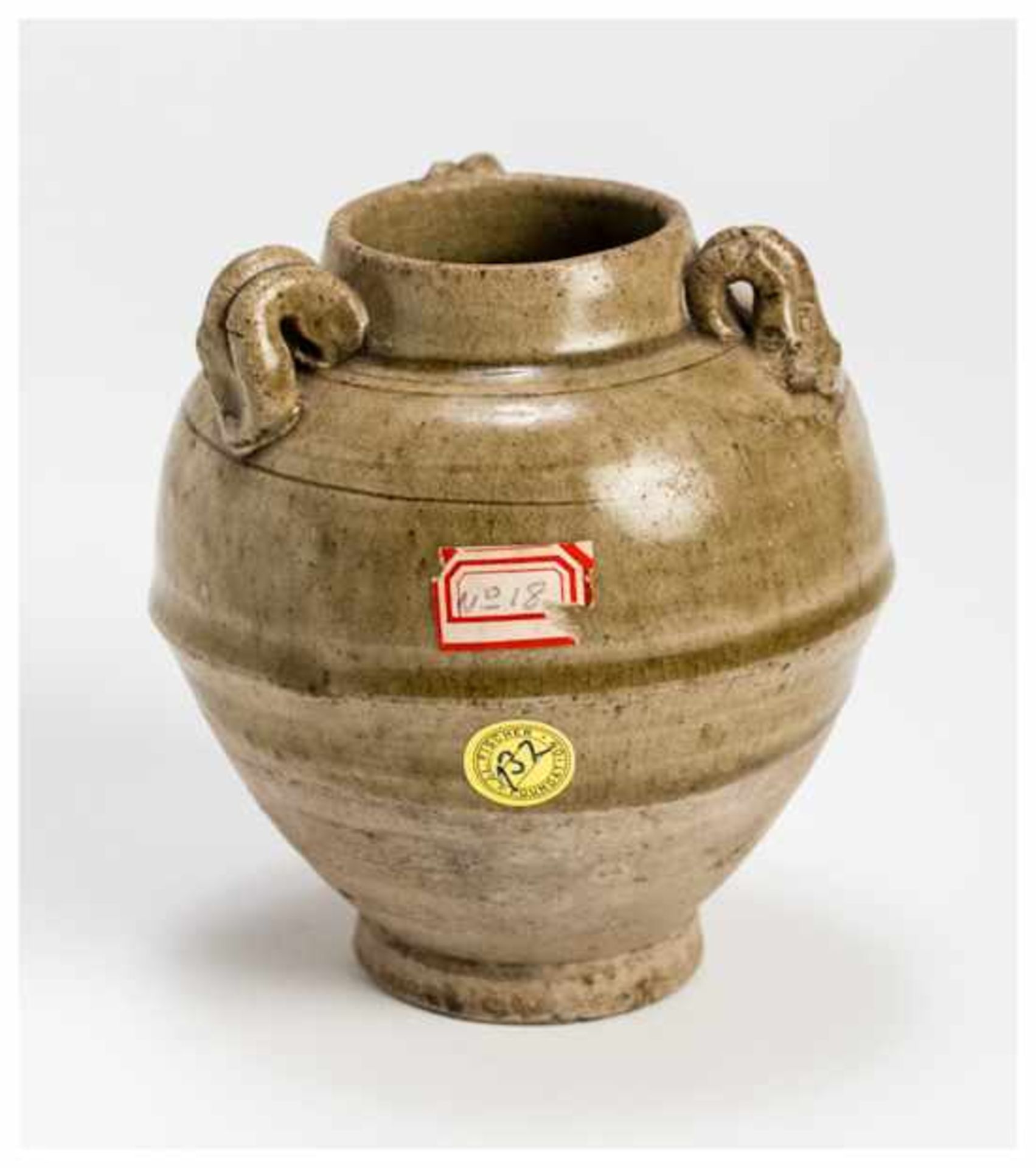 A CHINESE GLAZED CERAMIC POT VESSEL Glazed ceramic. China, Ming dynastyOvoid, rounded sides on a - Image 2 of 3