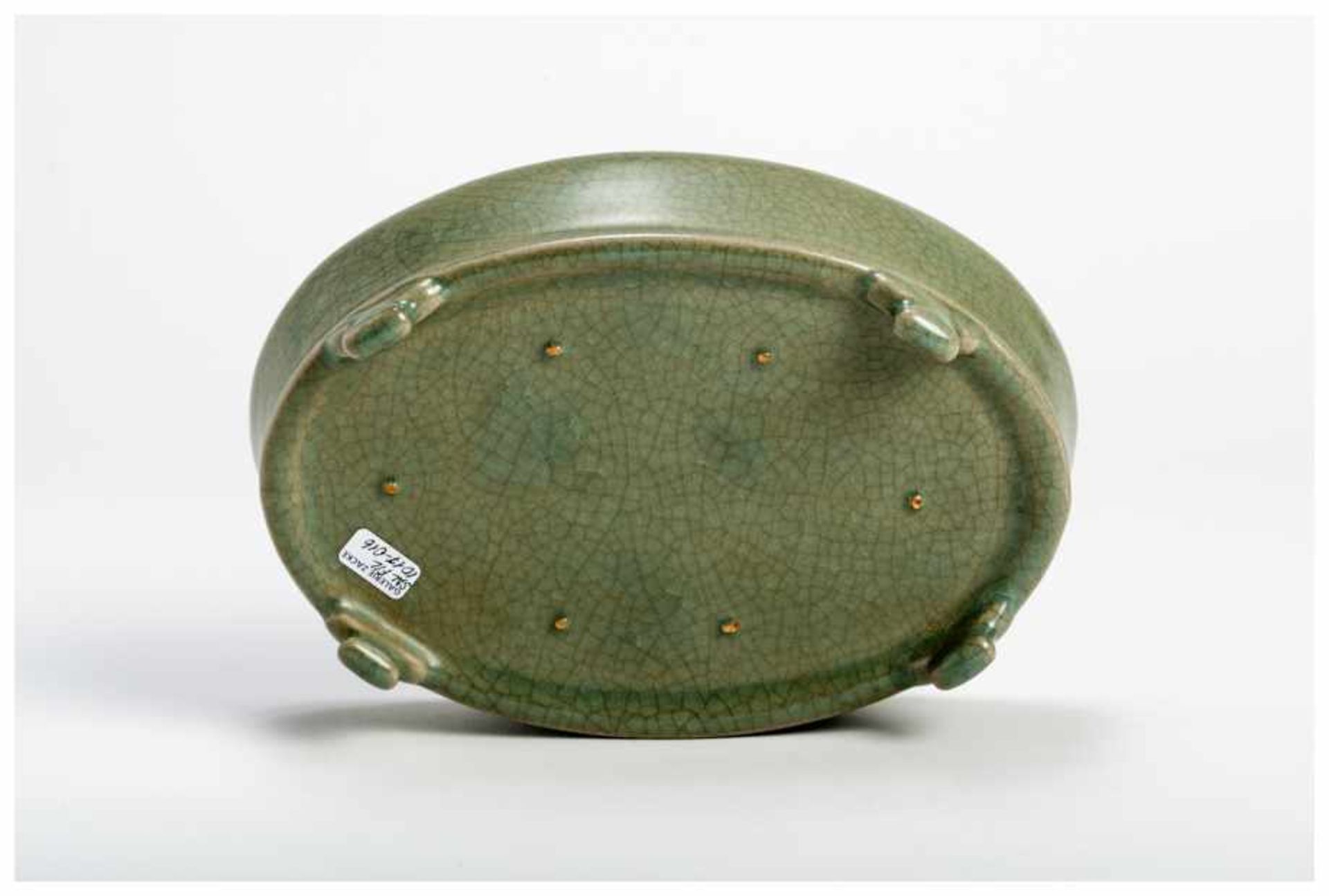 A LONGQUAN CELADON GLAZED BOWL Glazed ceramic. China, late Qing dynastyOf elongated oval form - Image 4 of 4