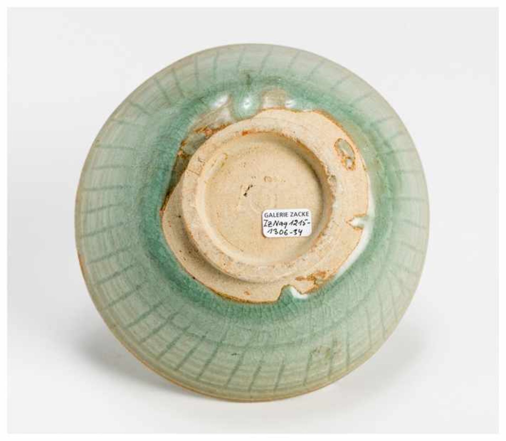A CHINESE GLAZED CERAMIC BOWL Glazed ceramic. China, Ming to Qing dynastyBeautiful, greenish-clear - Image 3 of 3