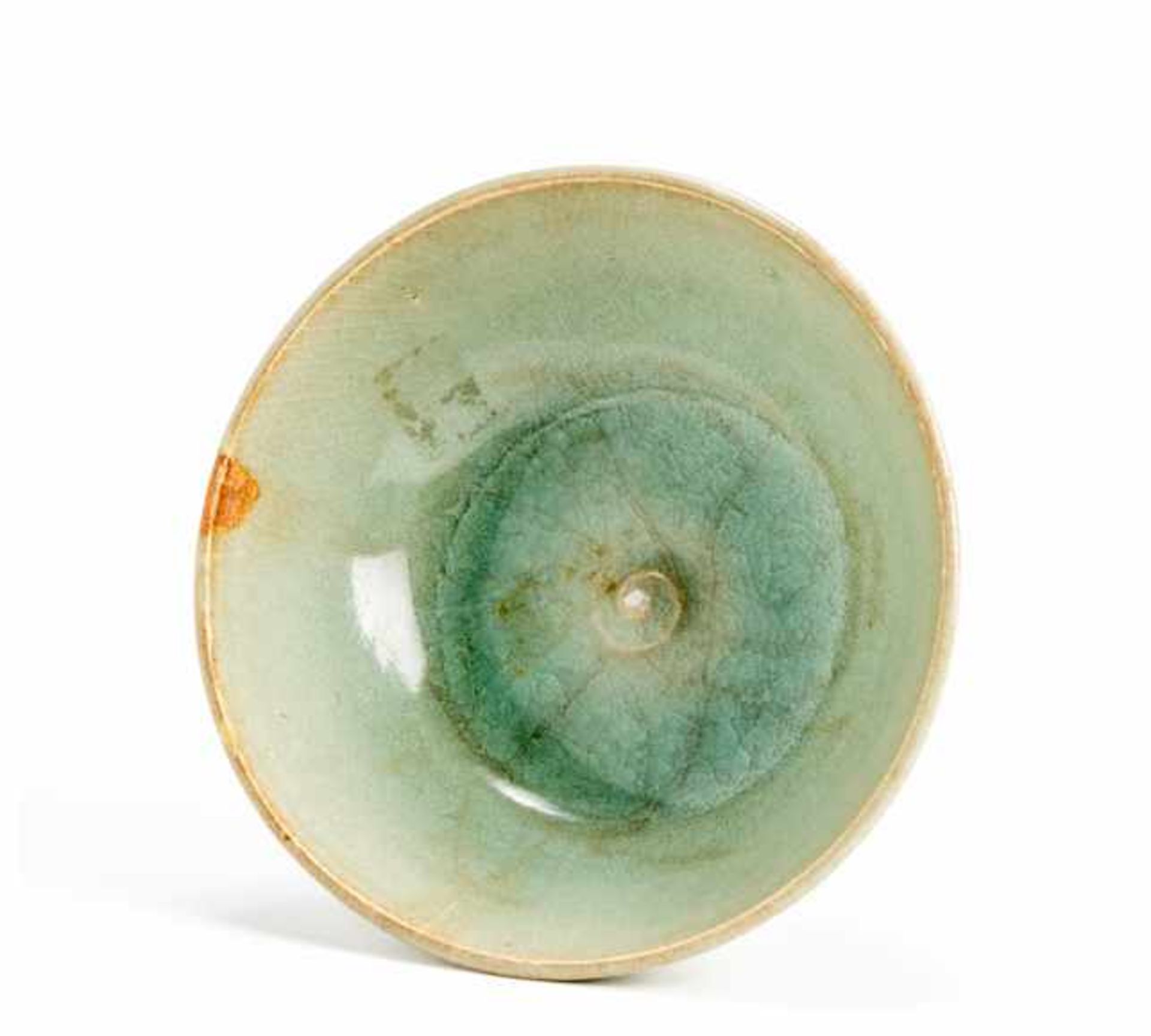 A CHINESE GLAZED CERAMIC BOWL Glazed ceramic. China, Ming to Qing dynastyBeautiful, greenish-clear