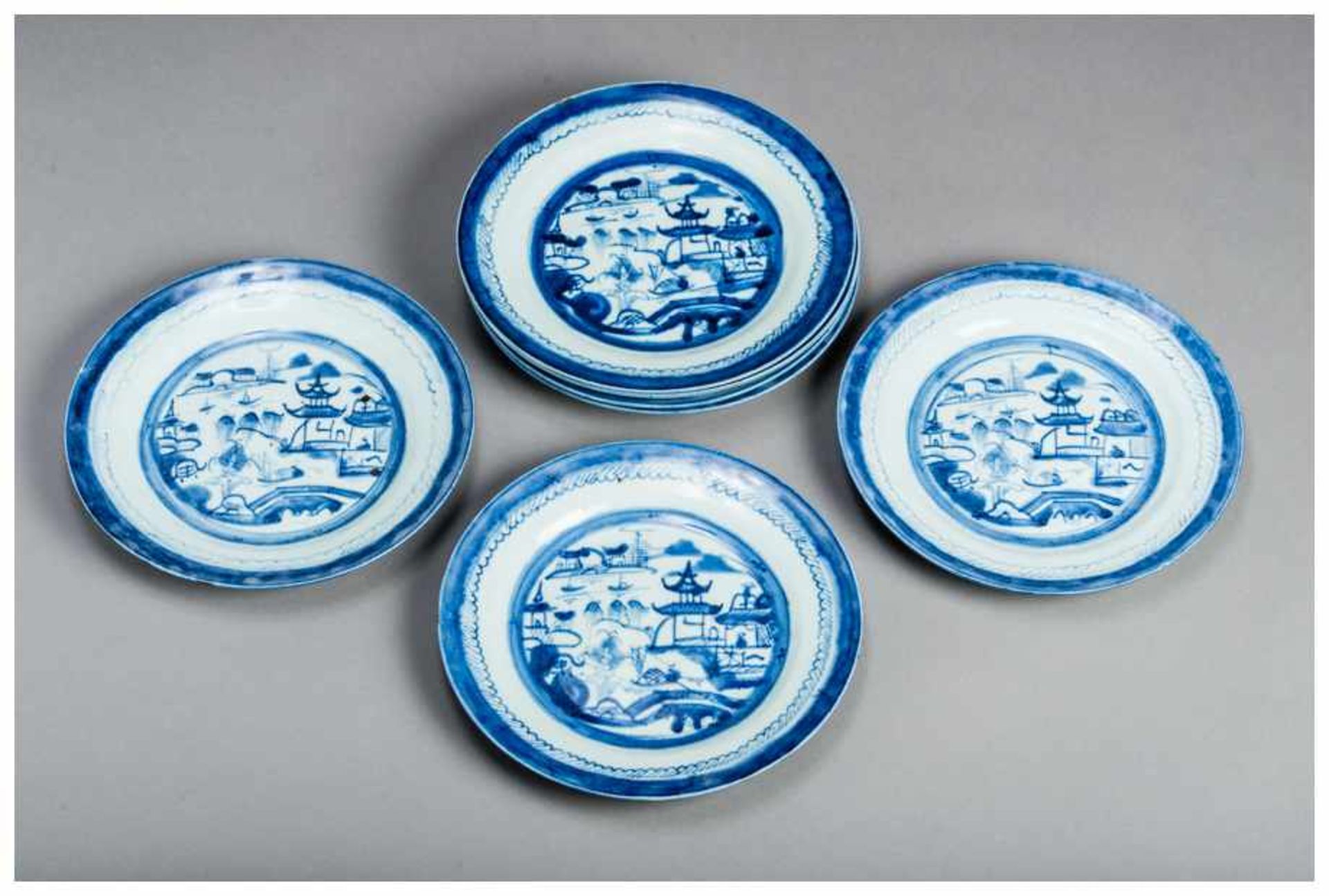 SEVEN BLUE AND WHITE CANTON PLATES Blue and white porcelain. China, Qing dynasty, 19th centuryA