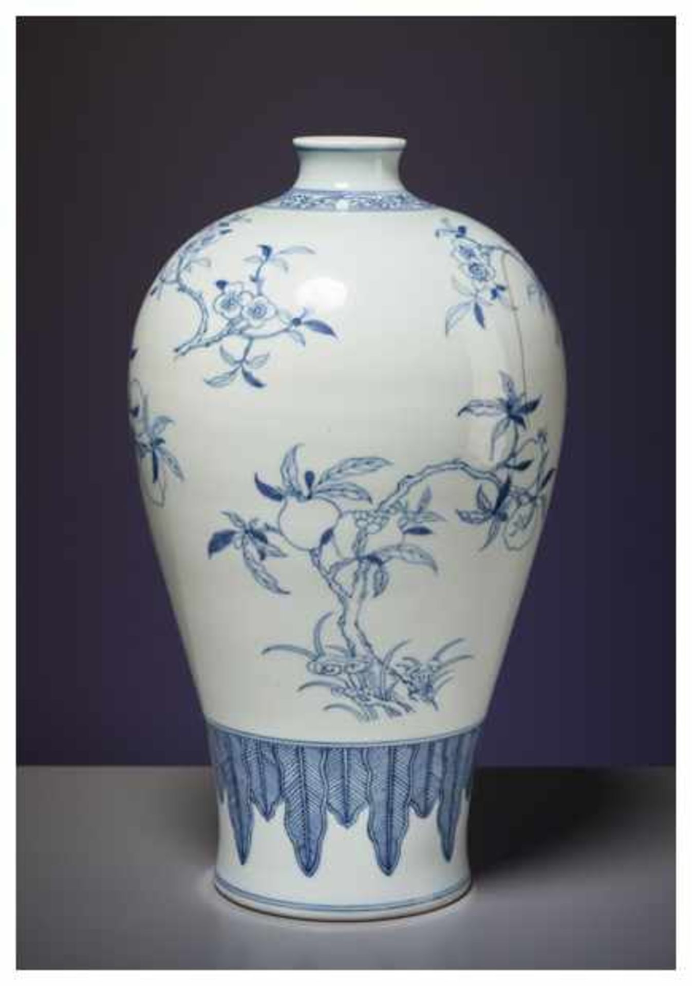 A CHINESE BLUE AND WHITE PORCELAIN BALUSTER VASE Porcelain with blue and white painting. China, - Image 3 of 5